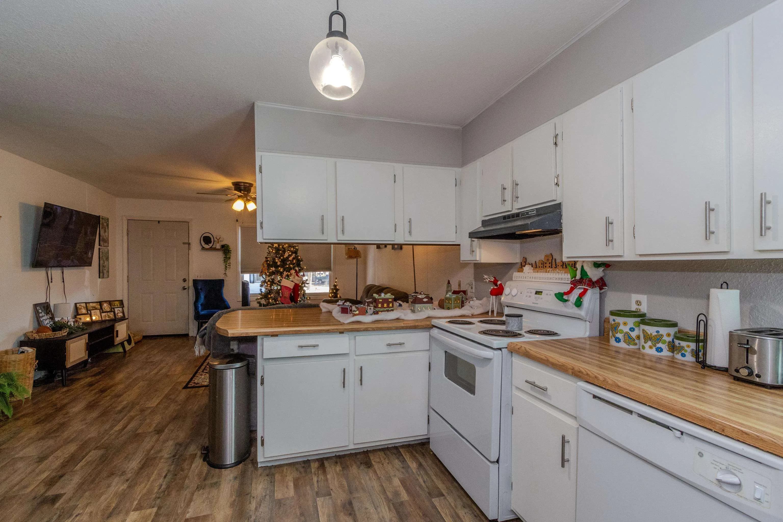 Property at 1406 S 9th - Image 7