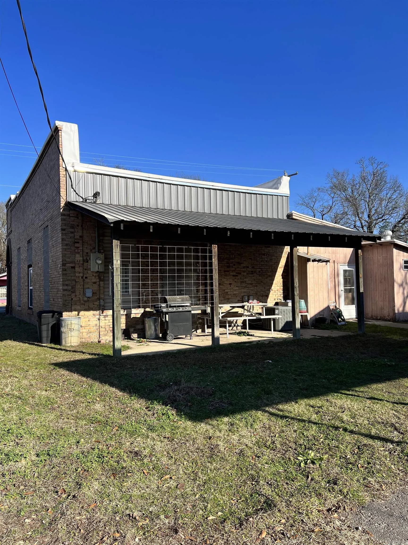 Property at 101 E 9th - Image 4
