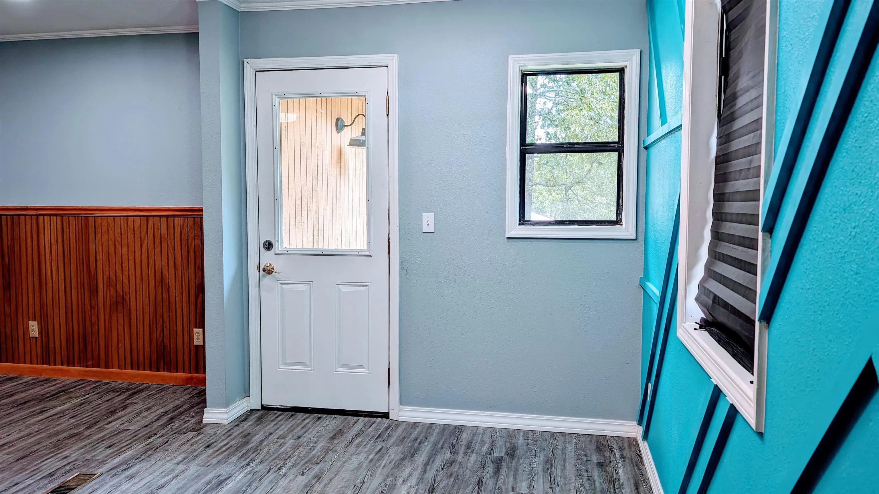 Property at 205  Ruby - Image 13