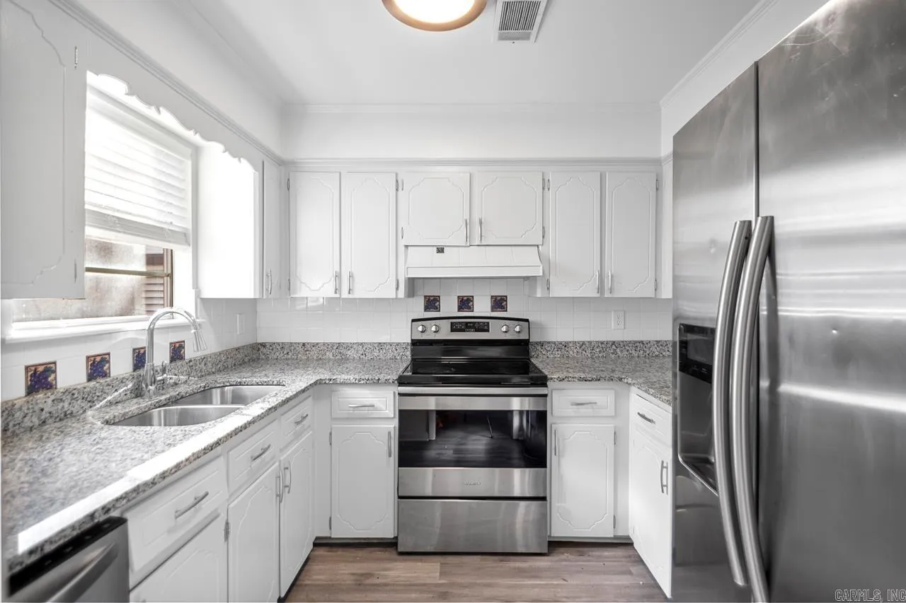 Property at 409  Elmridge - Image 23