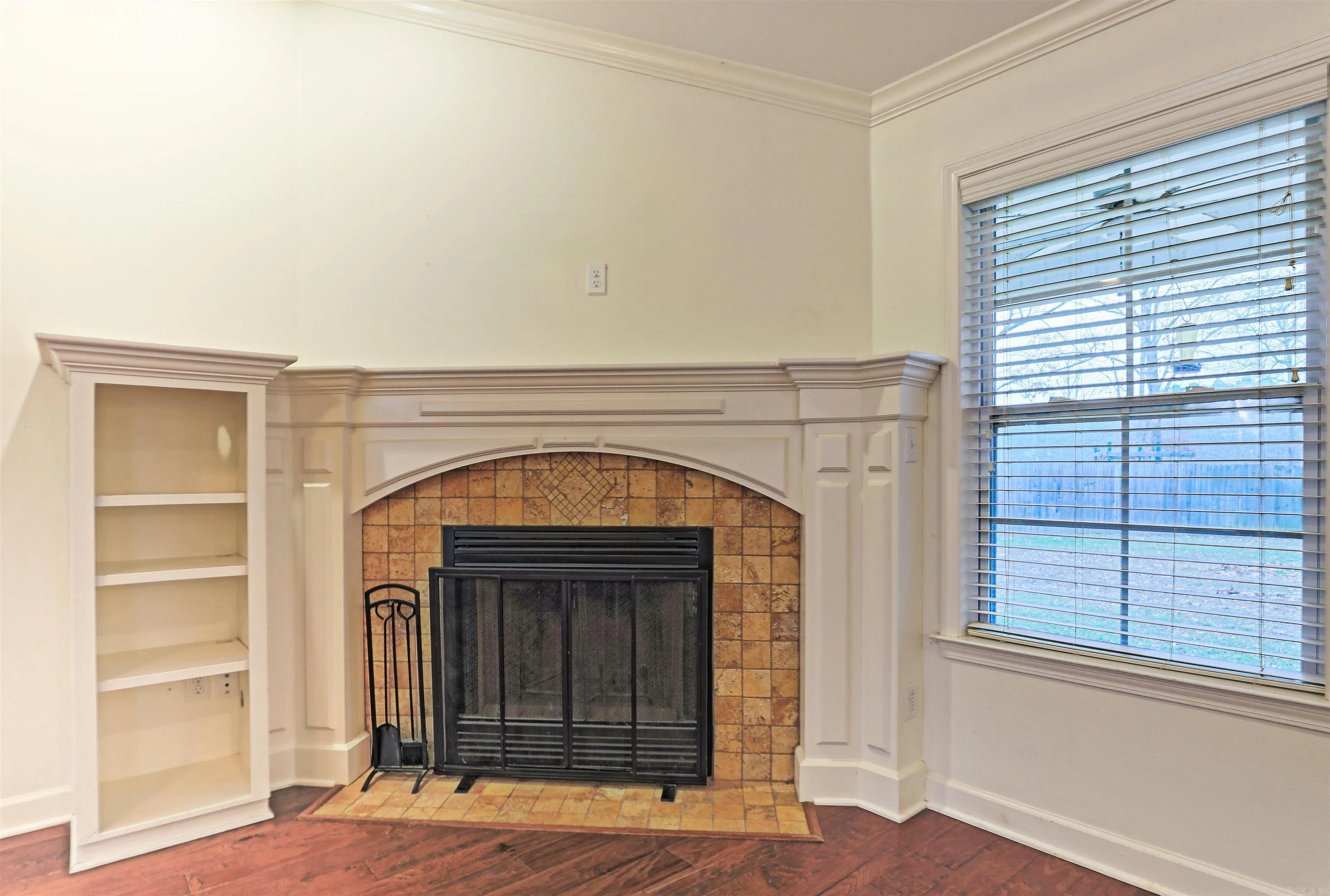 Property at 200  Abby - Image 9
