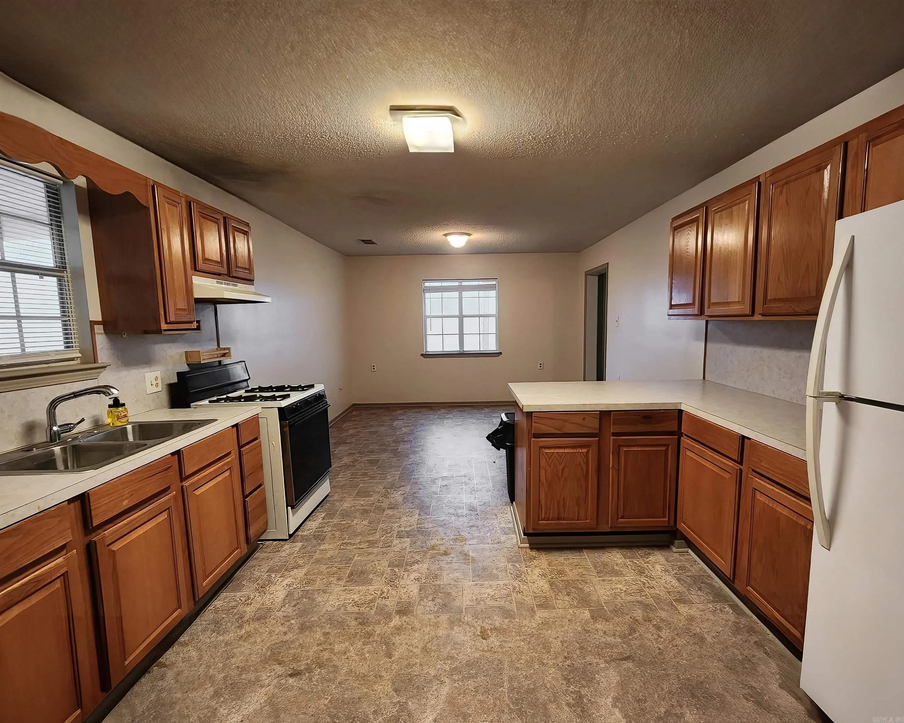 Property at 304  Conway - Image 13