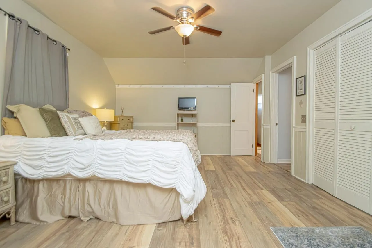 Property at 515  Oakmont - Image 24