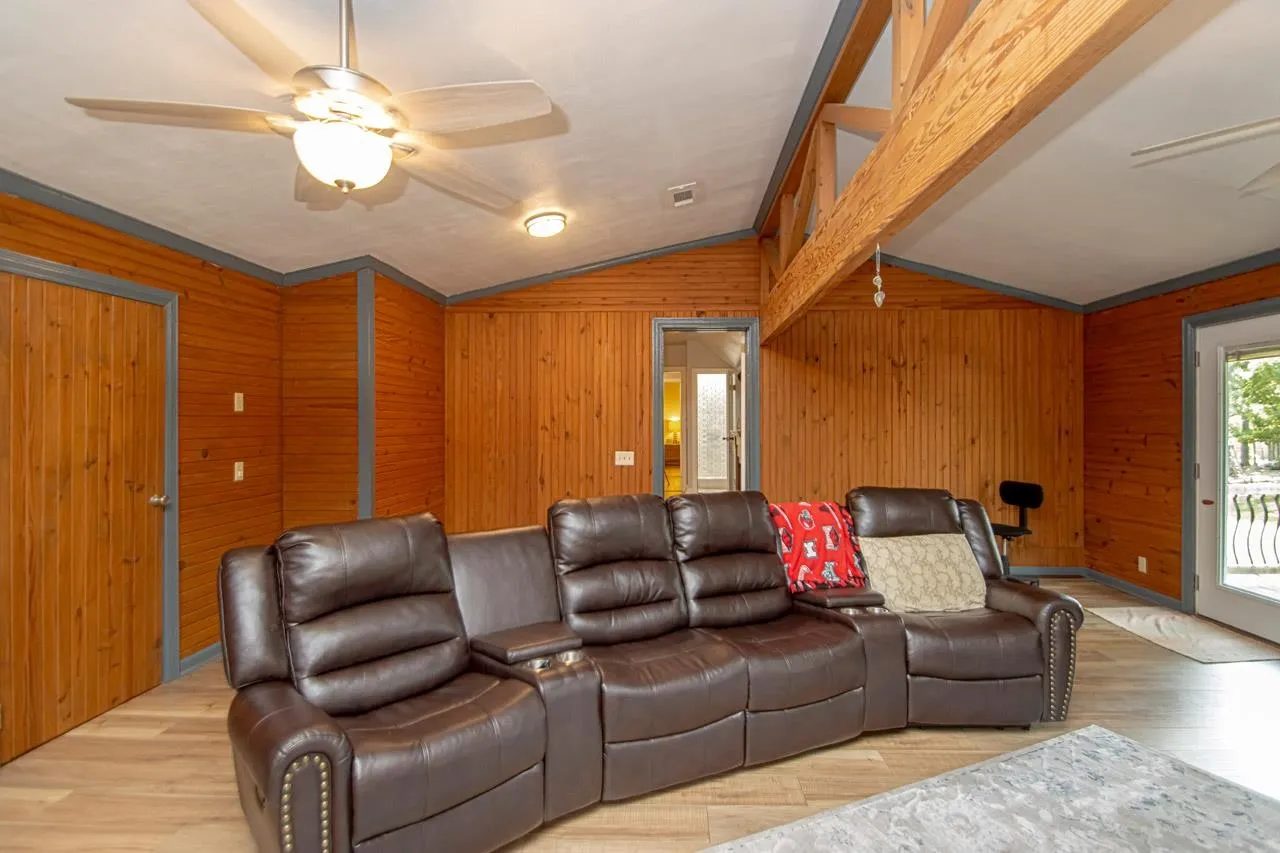 Property at 515  Oakmont - Image 40