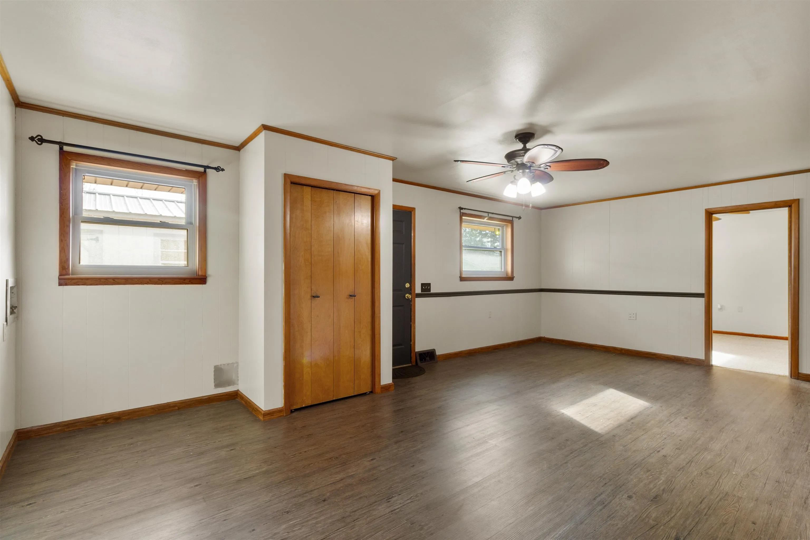 Property at 412  Elm - Image 12