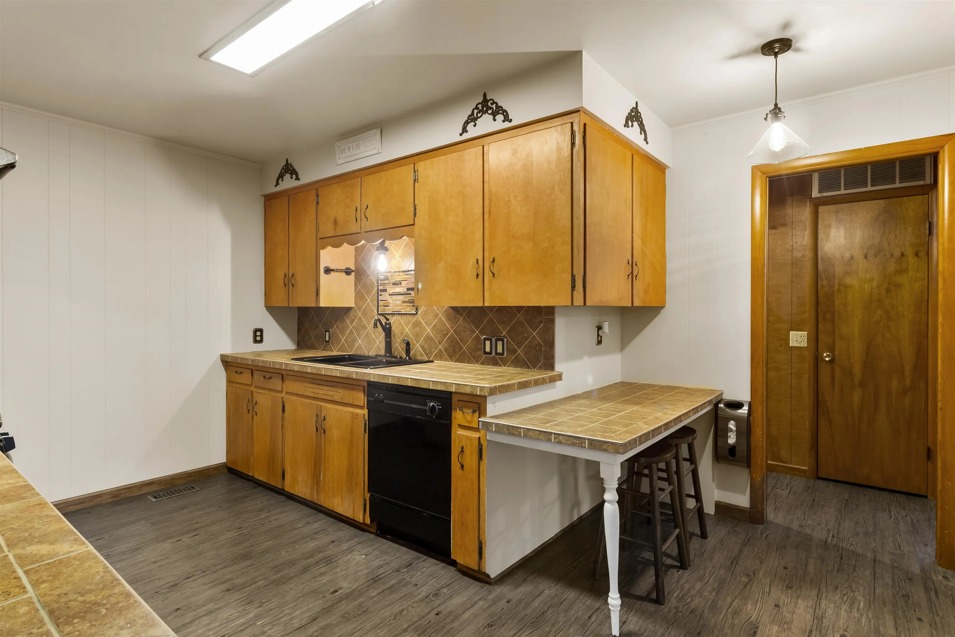 Property at 412  Elm - Image 21