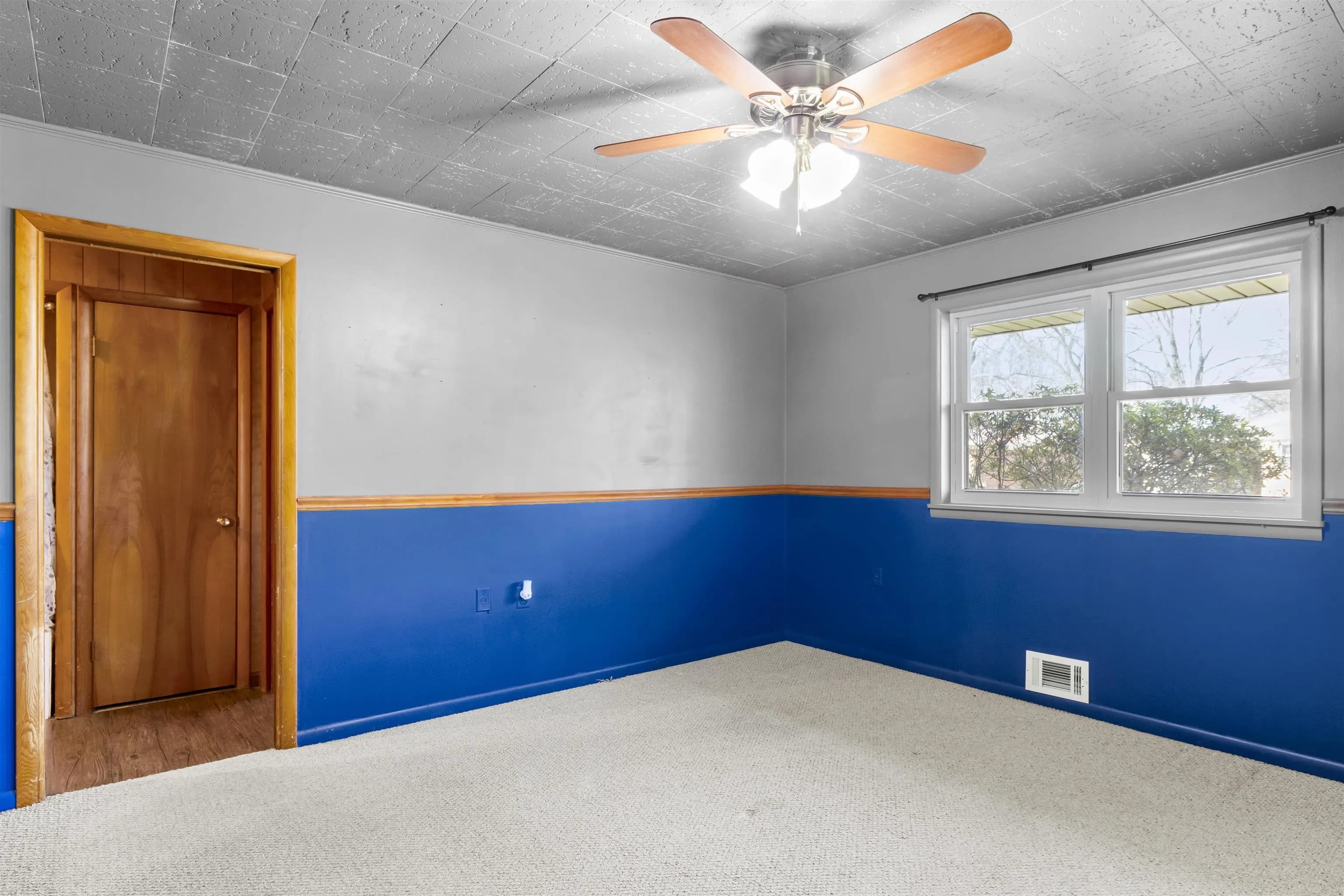Property at 412  Elm - Image 32