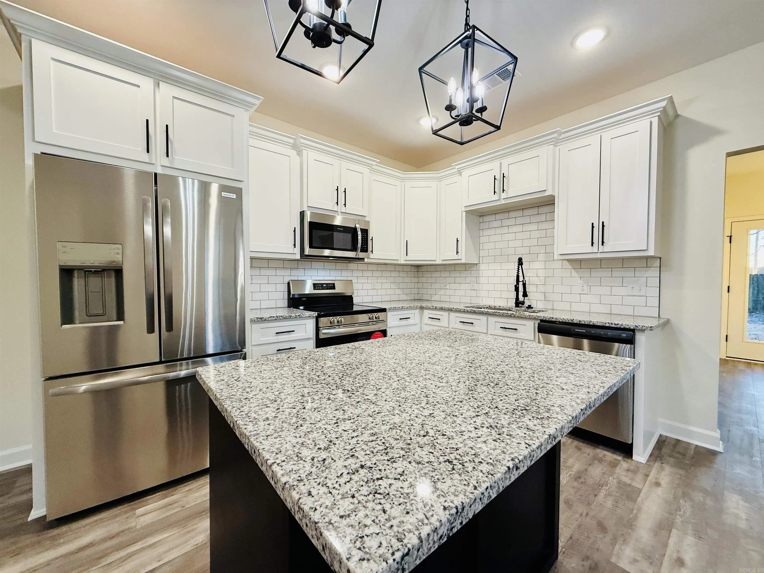Property at 405  Dixie - Image 4