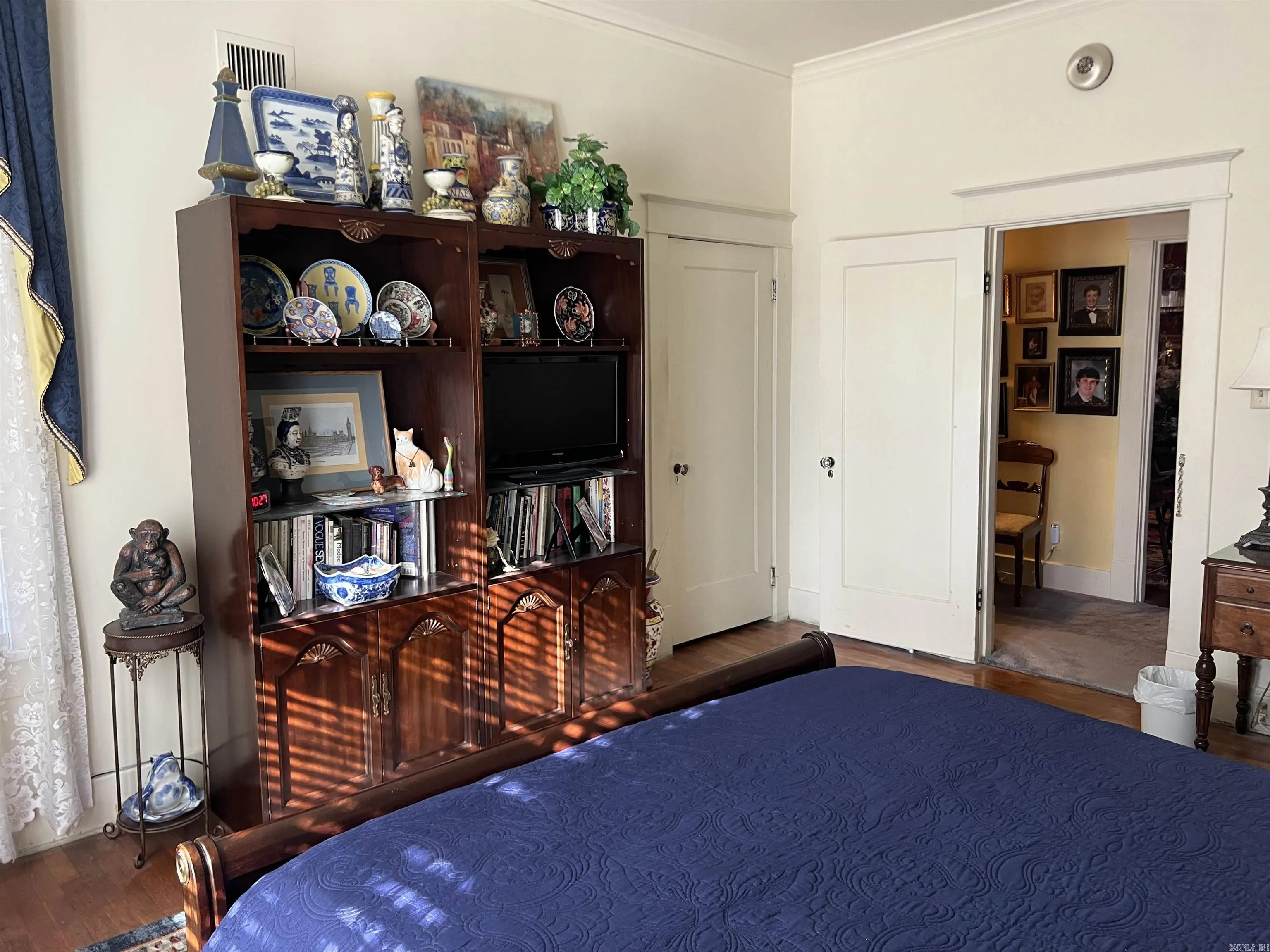 Property at 1610 S Olive - Image 26