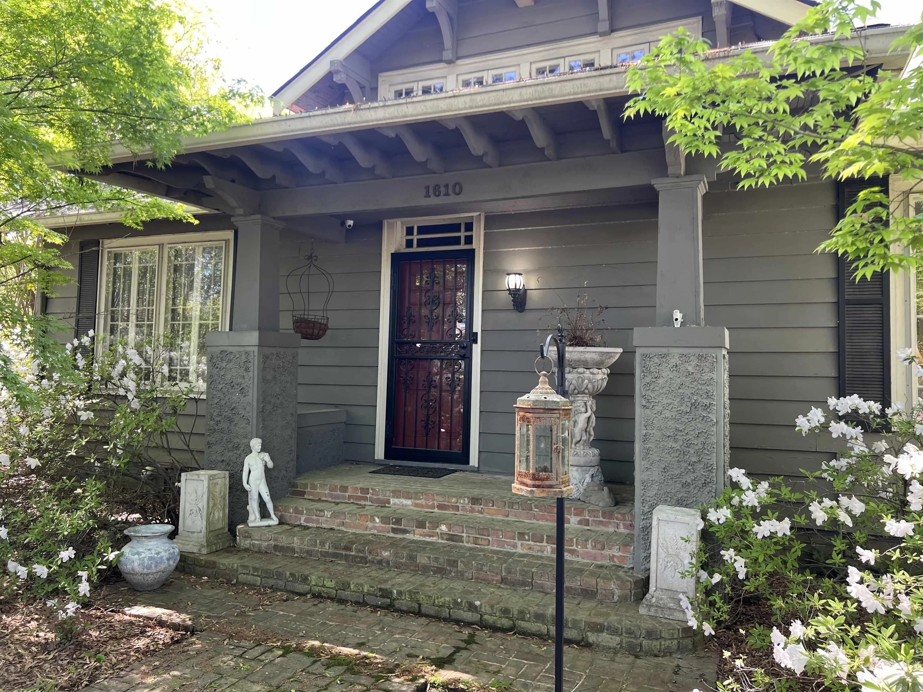 Property at 1610 S Olive - Image 2
