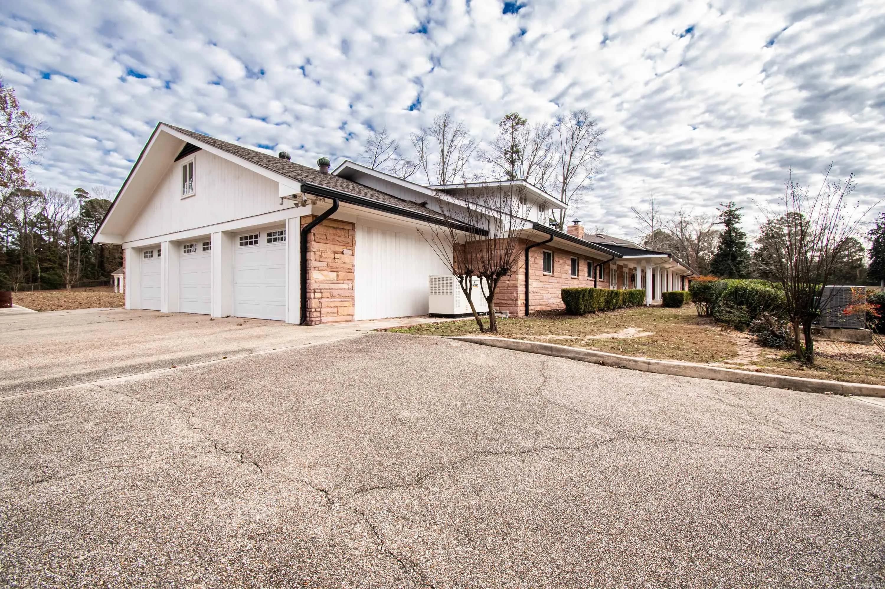 Property at 2200 E Monroe - Image 47