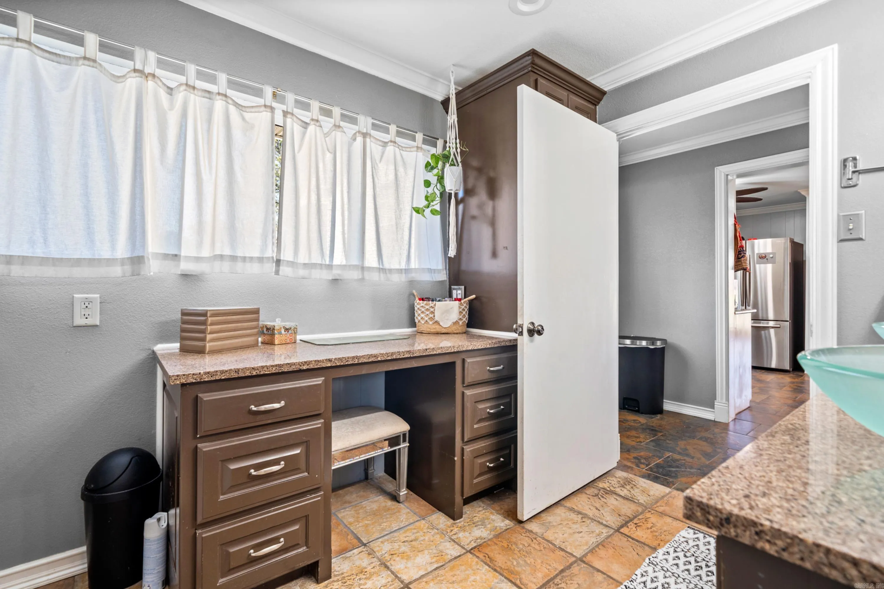 Property at 229  Lansend - Image 27