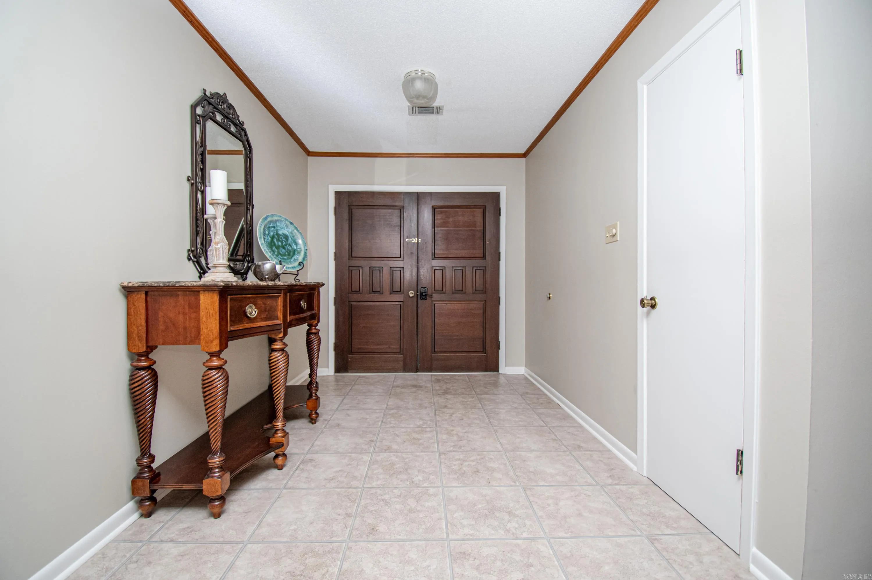 Property at 2011 W Elm st - Image 6