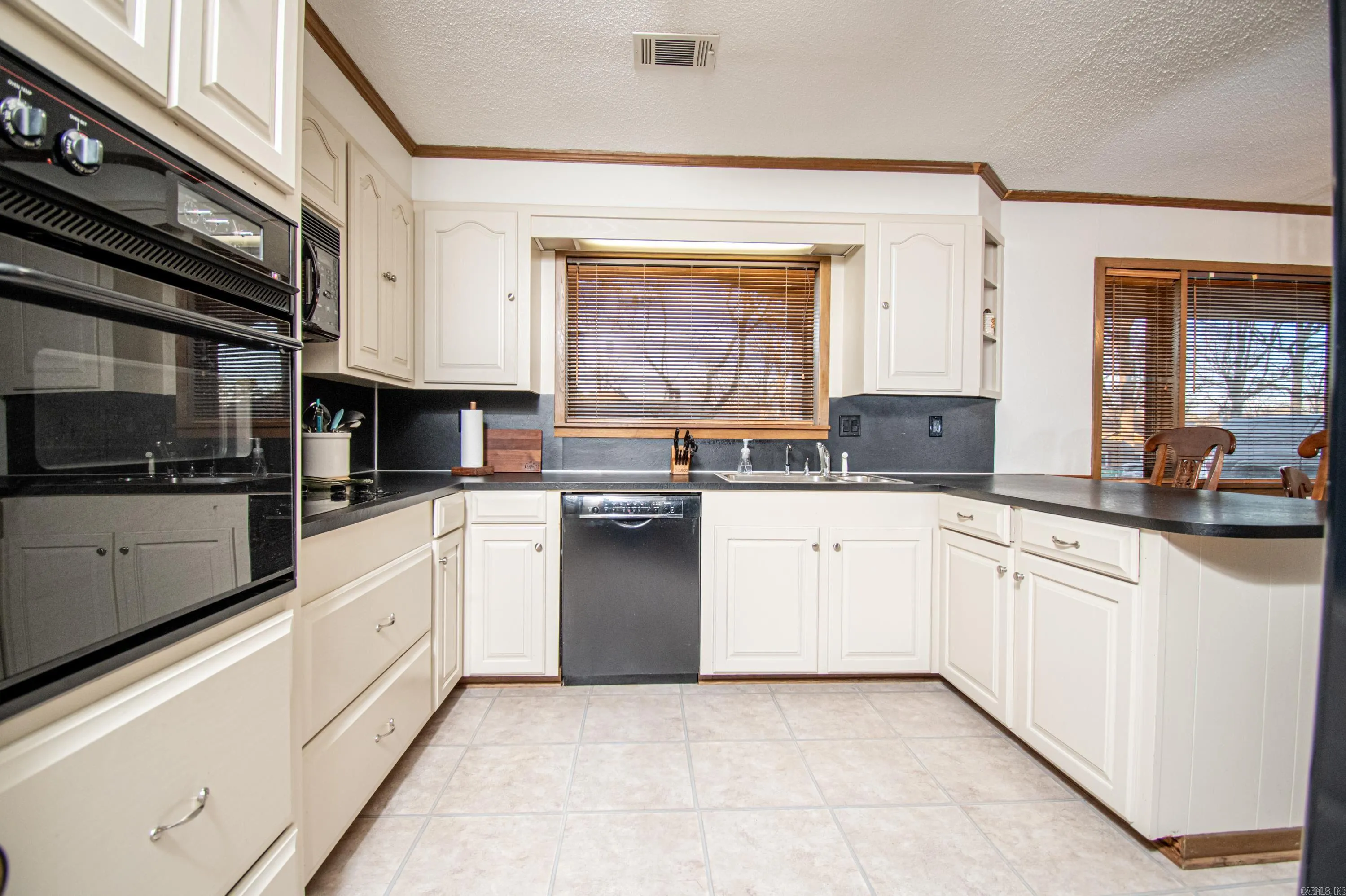 Property at 2011 W Elm st - Image 8