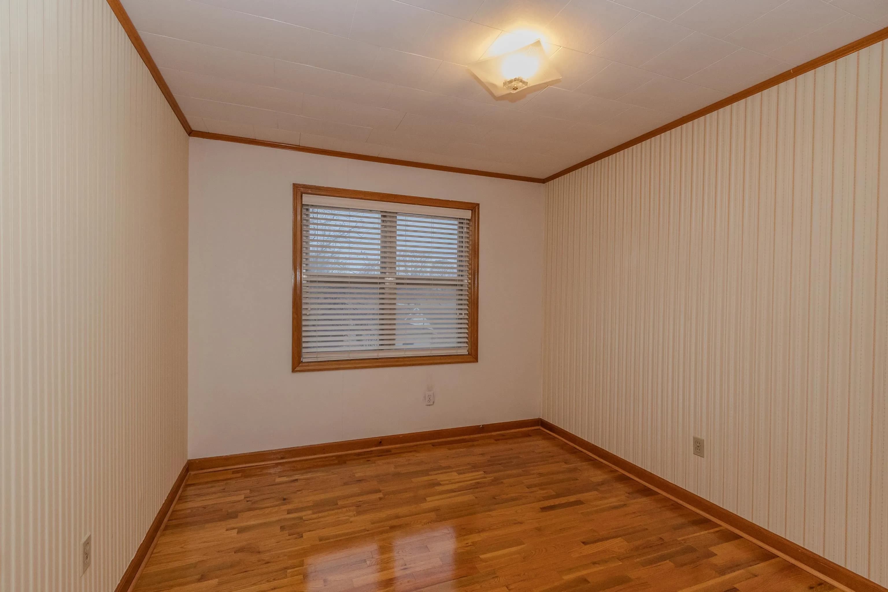 Property at 506 N 6 1/2 - Image 12