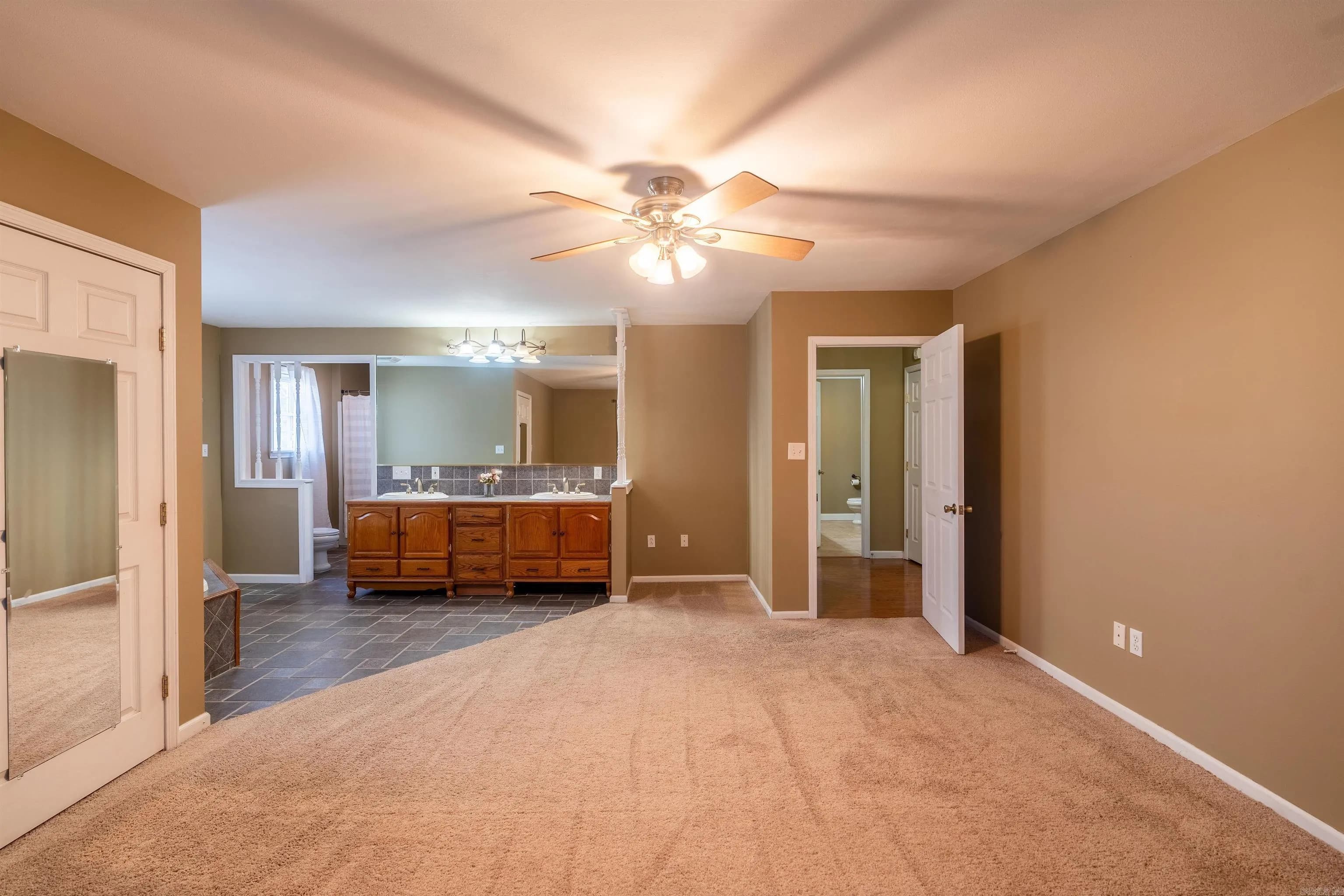 Property at 906  Holmes - Image 13