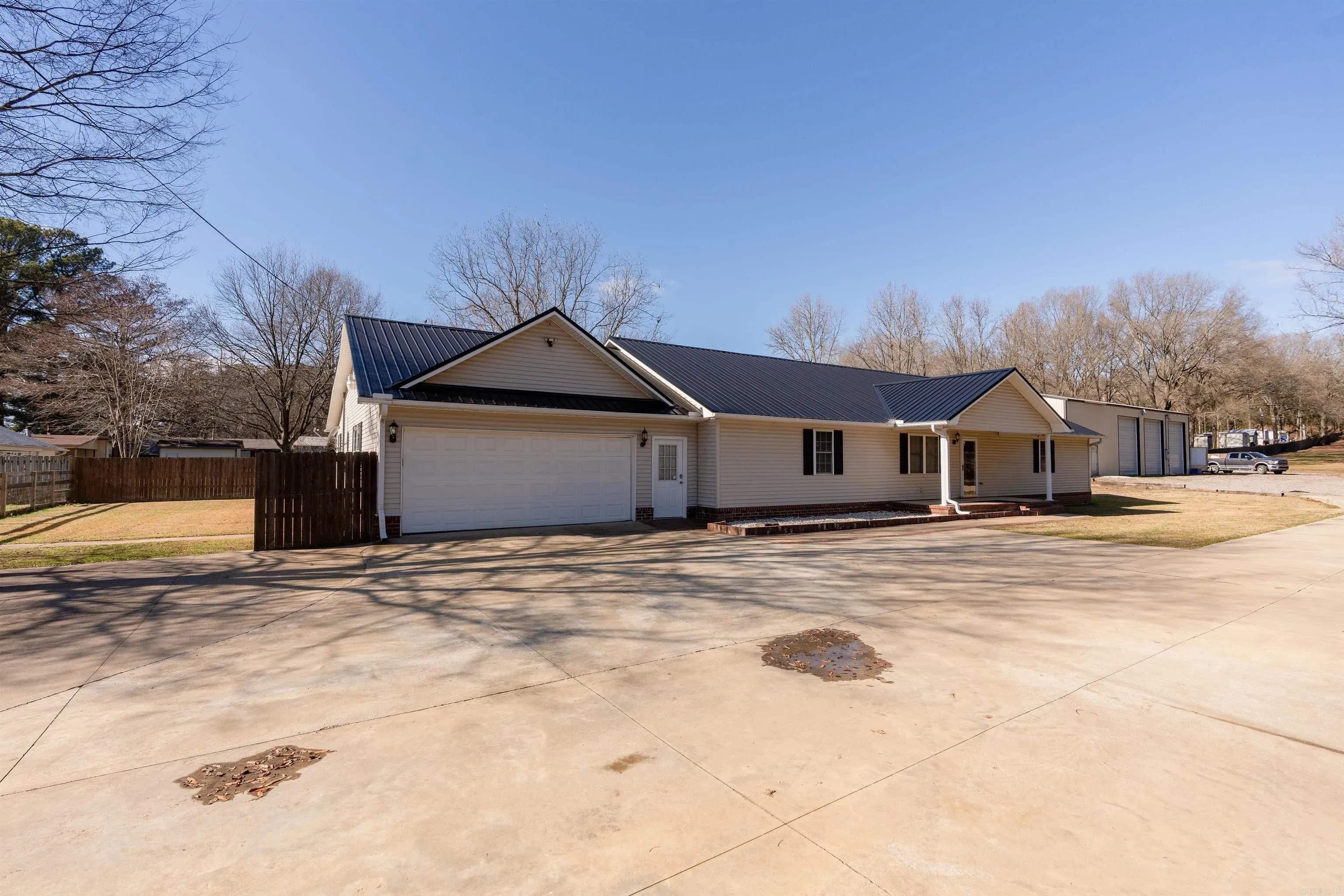 Property at 906  Holmes - Image 31