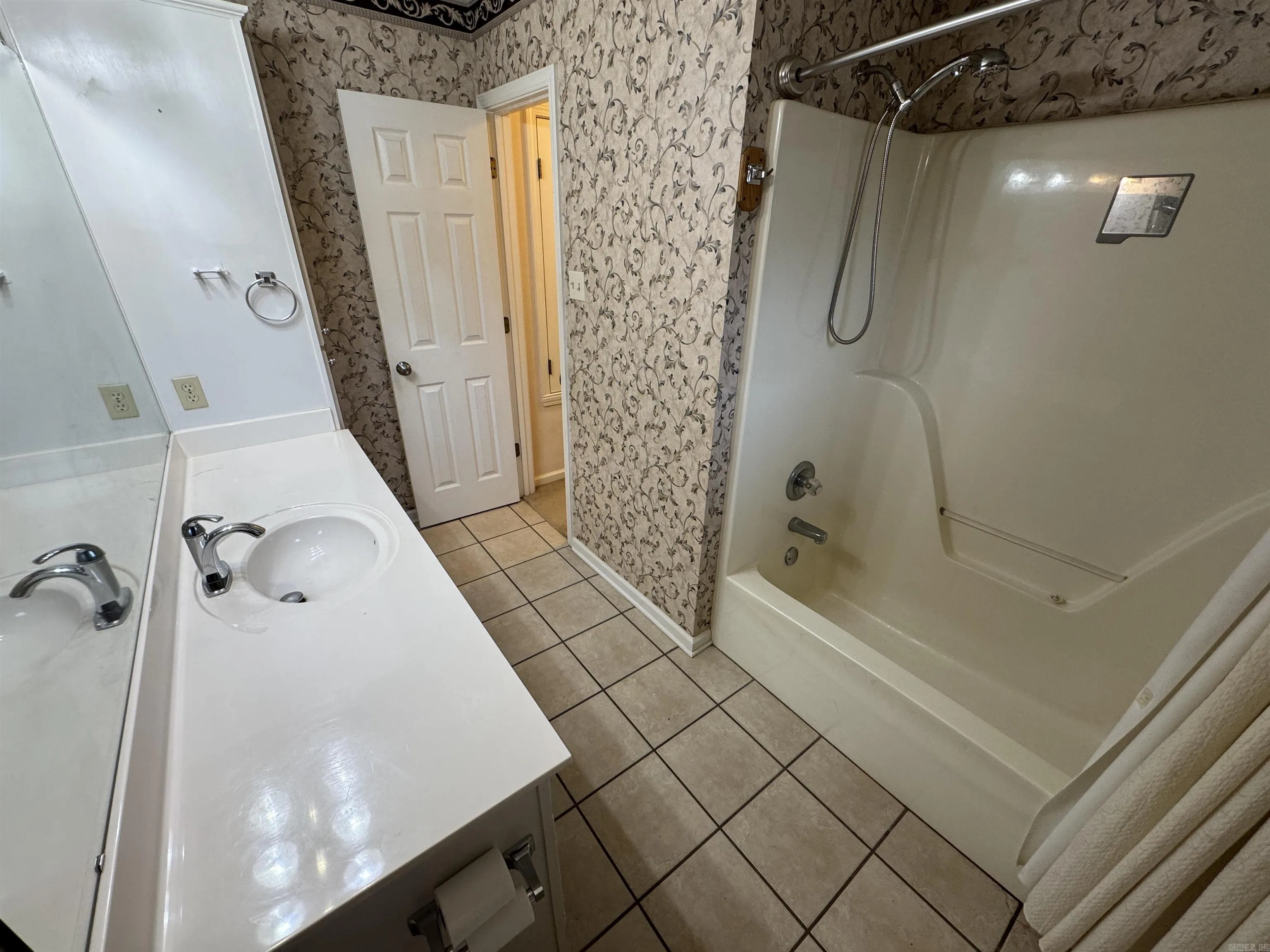 Property at 203  Amber oaks - Image 16