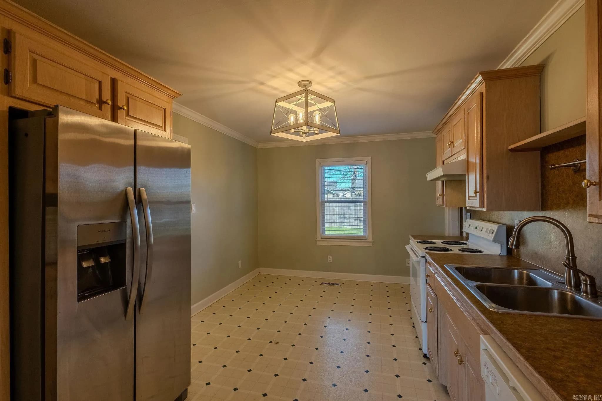 Property at 212  Gunn - Image 6