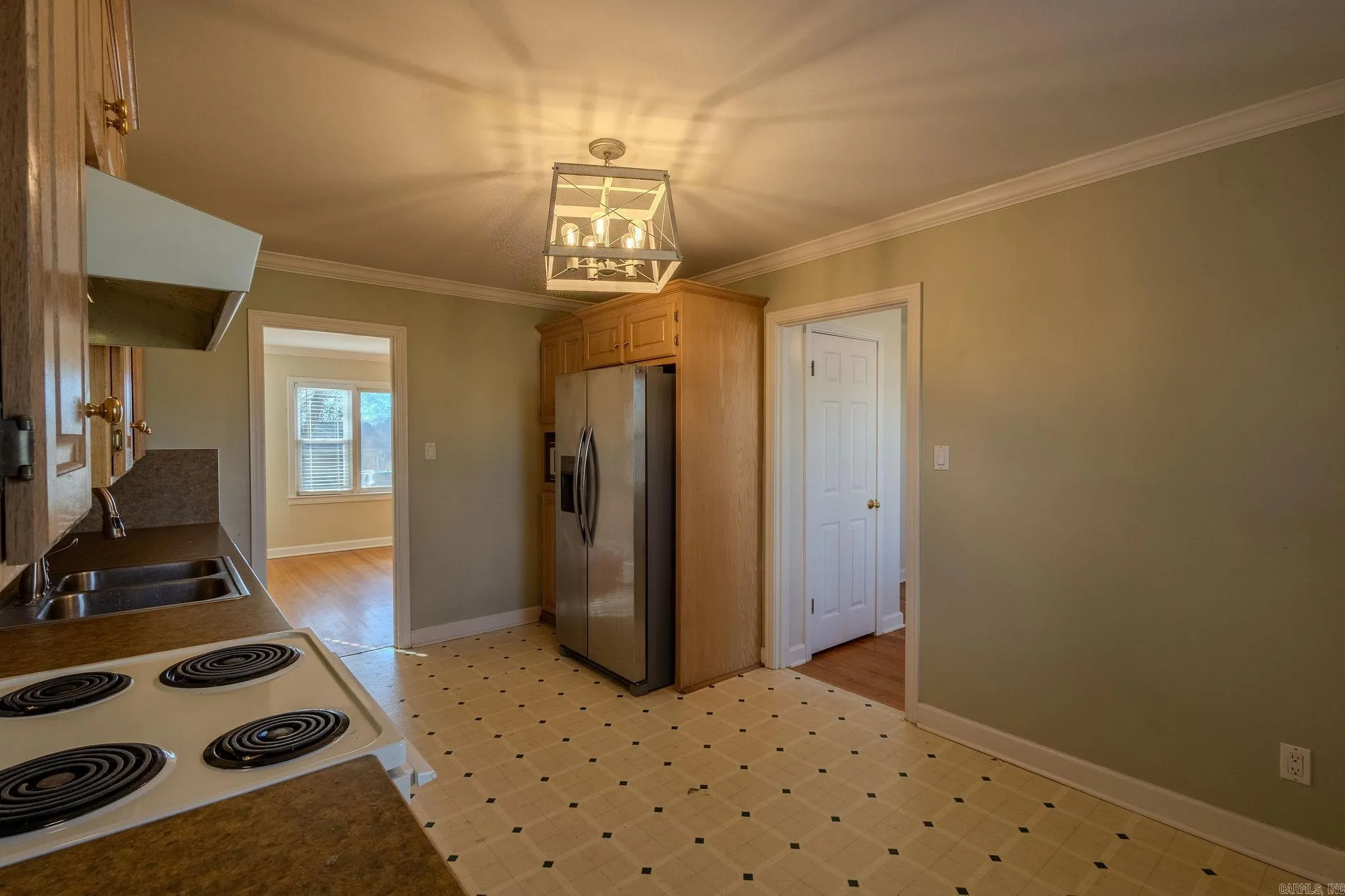 Property at 212  Gunn - Image 7