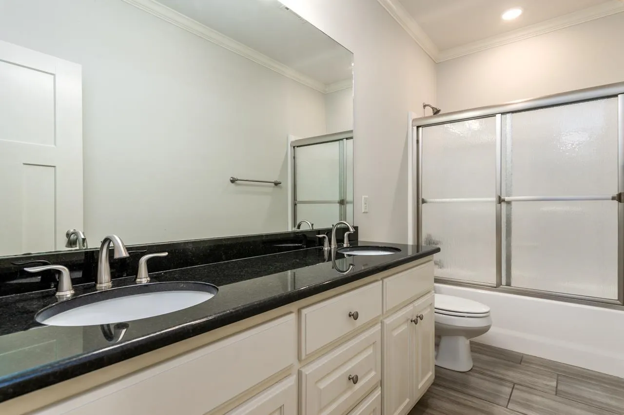 Property at 1625  Sylar - Image 12
