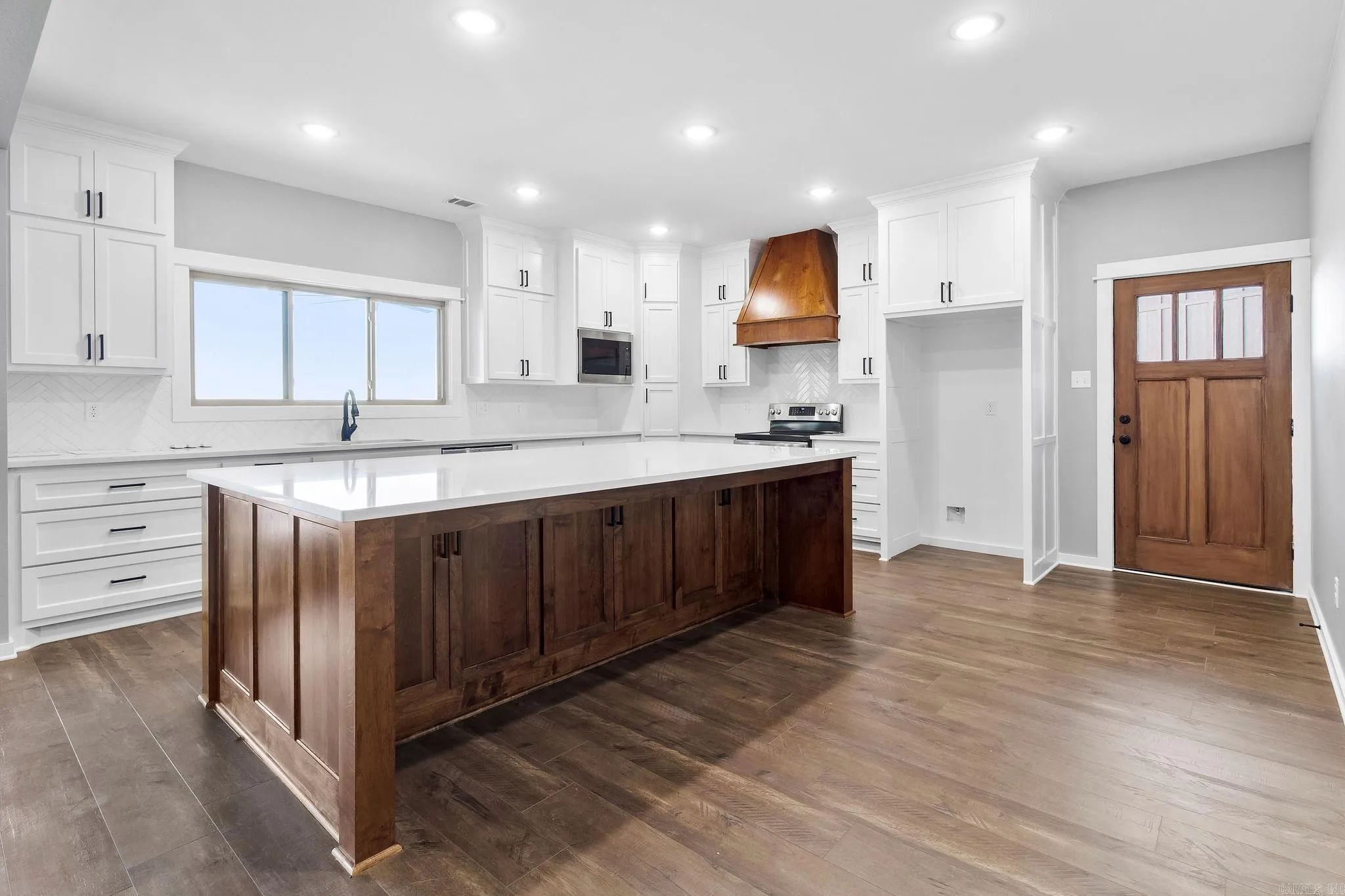 Property at 99  Sawyer road - Image 14