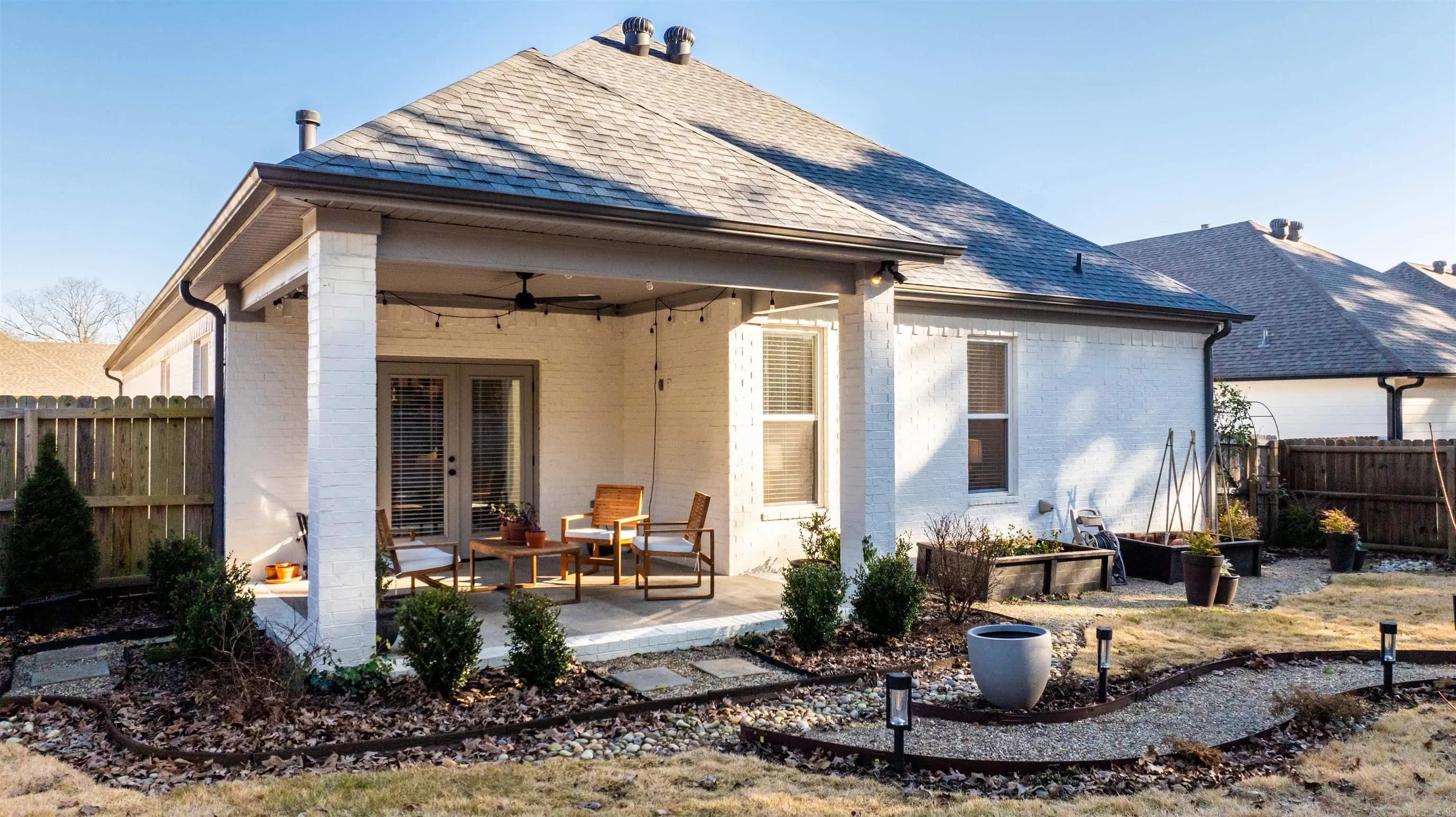 Property at 102  Willow point - Image 20