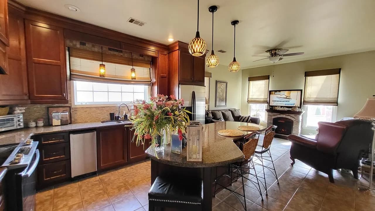 Property at 810  Minitre - Image 5