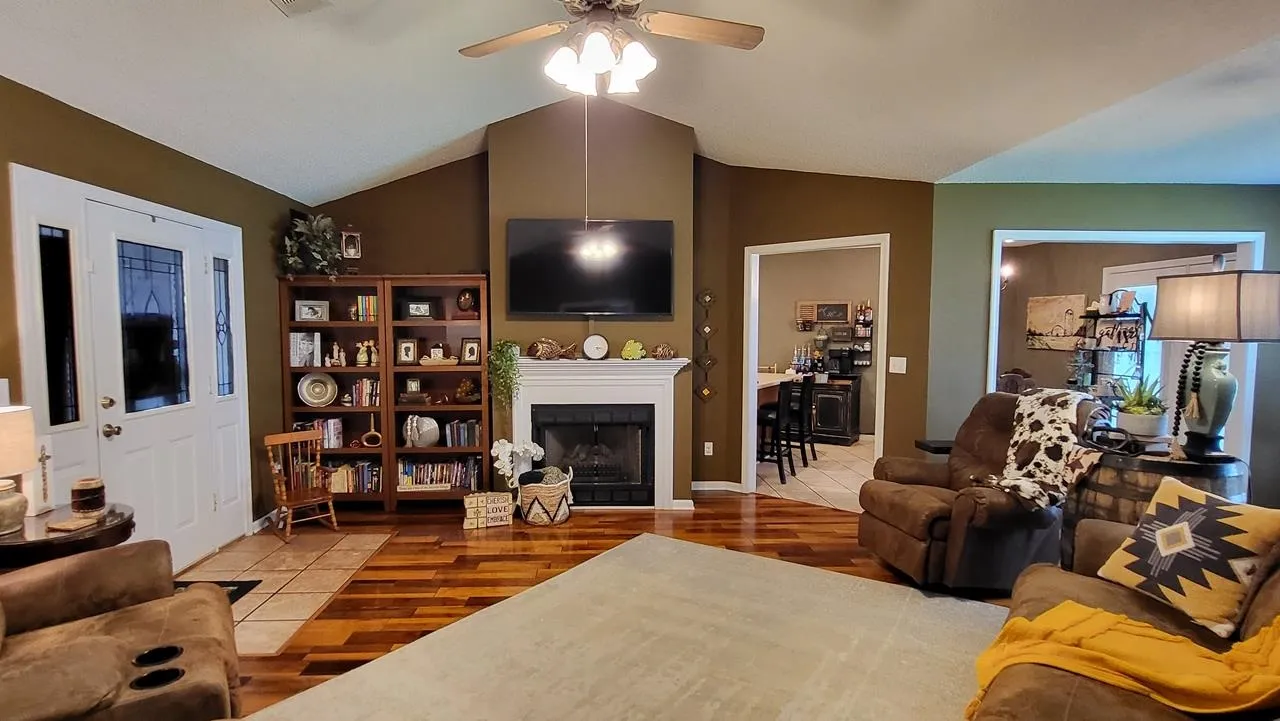 Property at 5922  Megan - Image 18