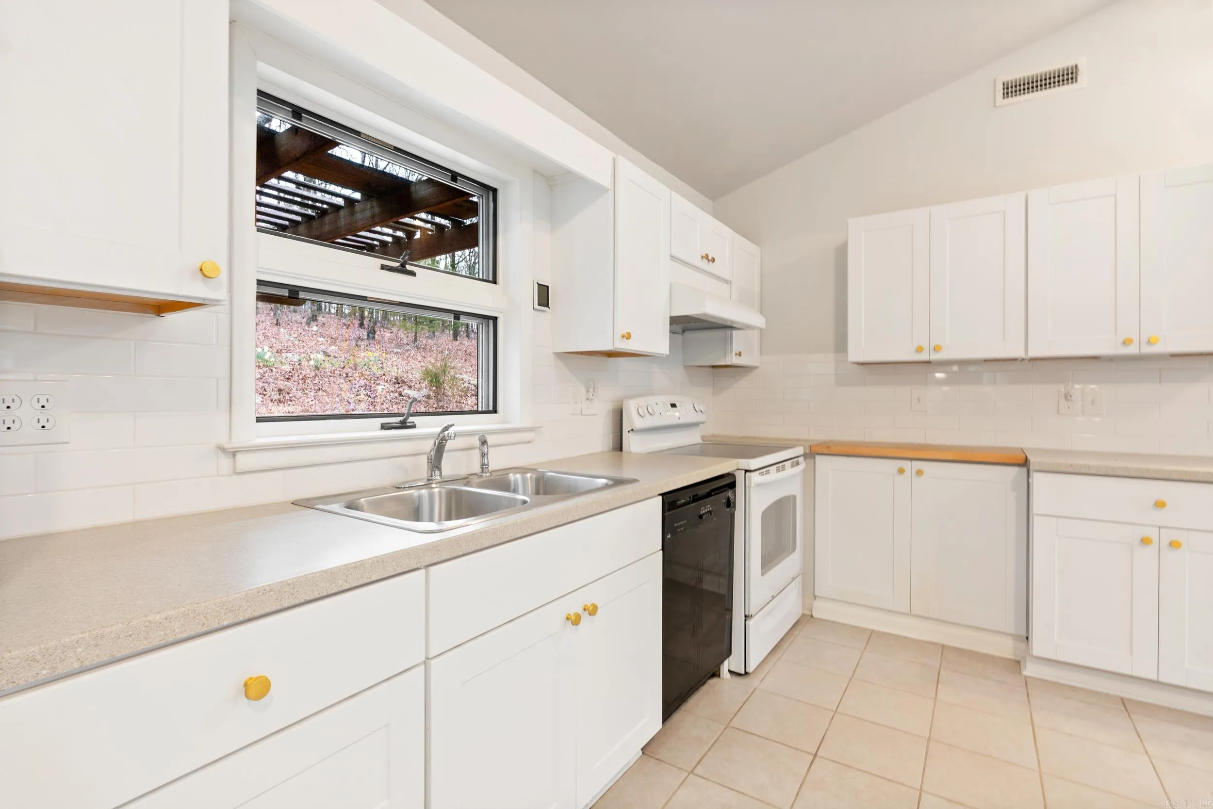 Property at 46  Dunn hill - Image 13