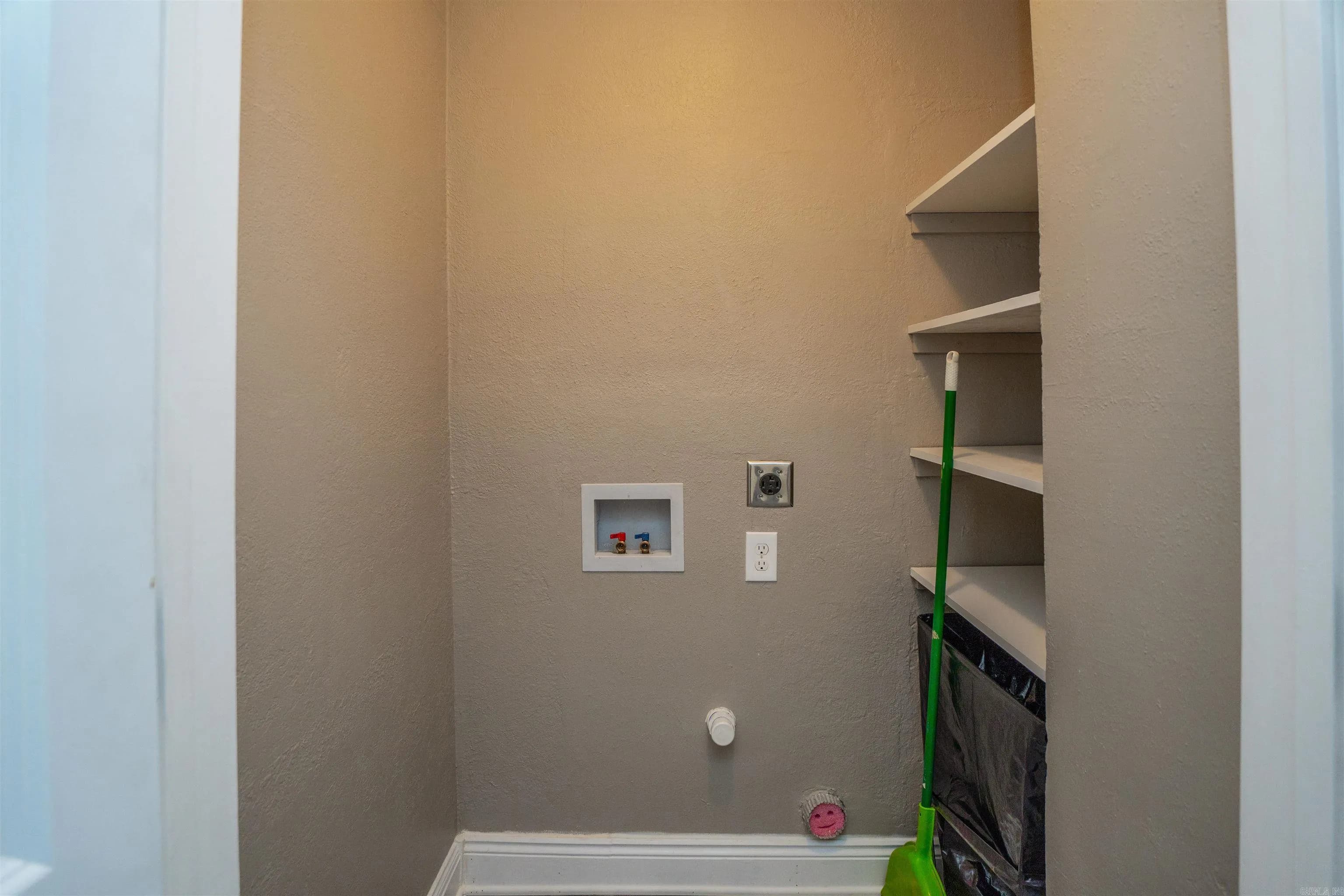 Property at 1408 W 18th - Image 26