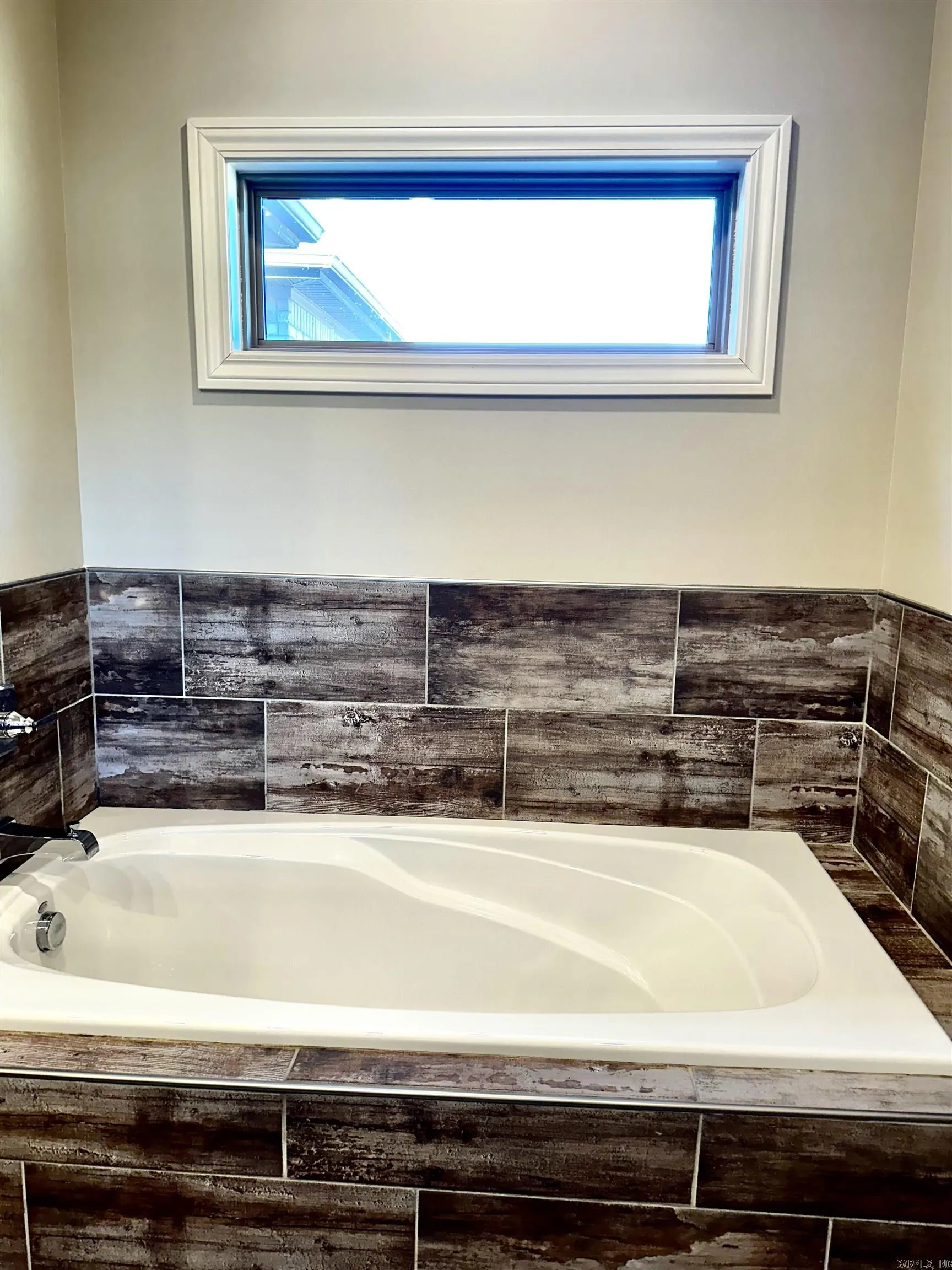 Property at 110 E Hill - Image 18