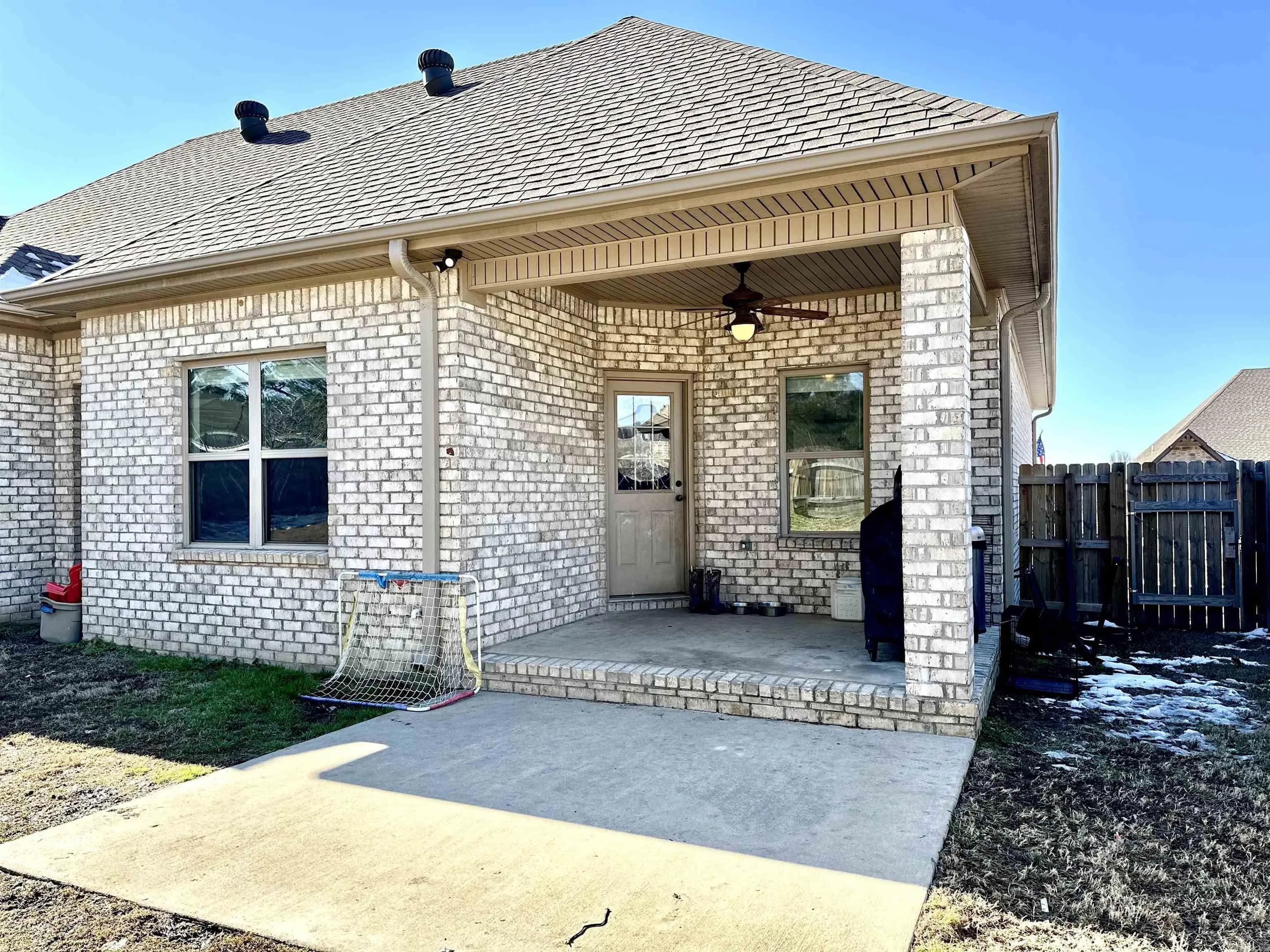 Property at 110 E Hill - Image 27