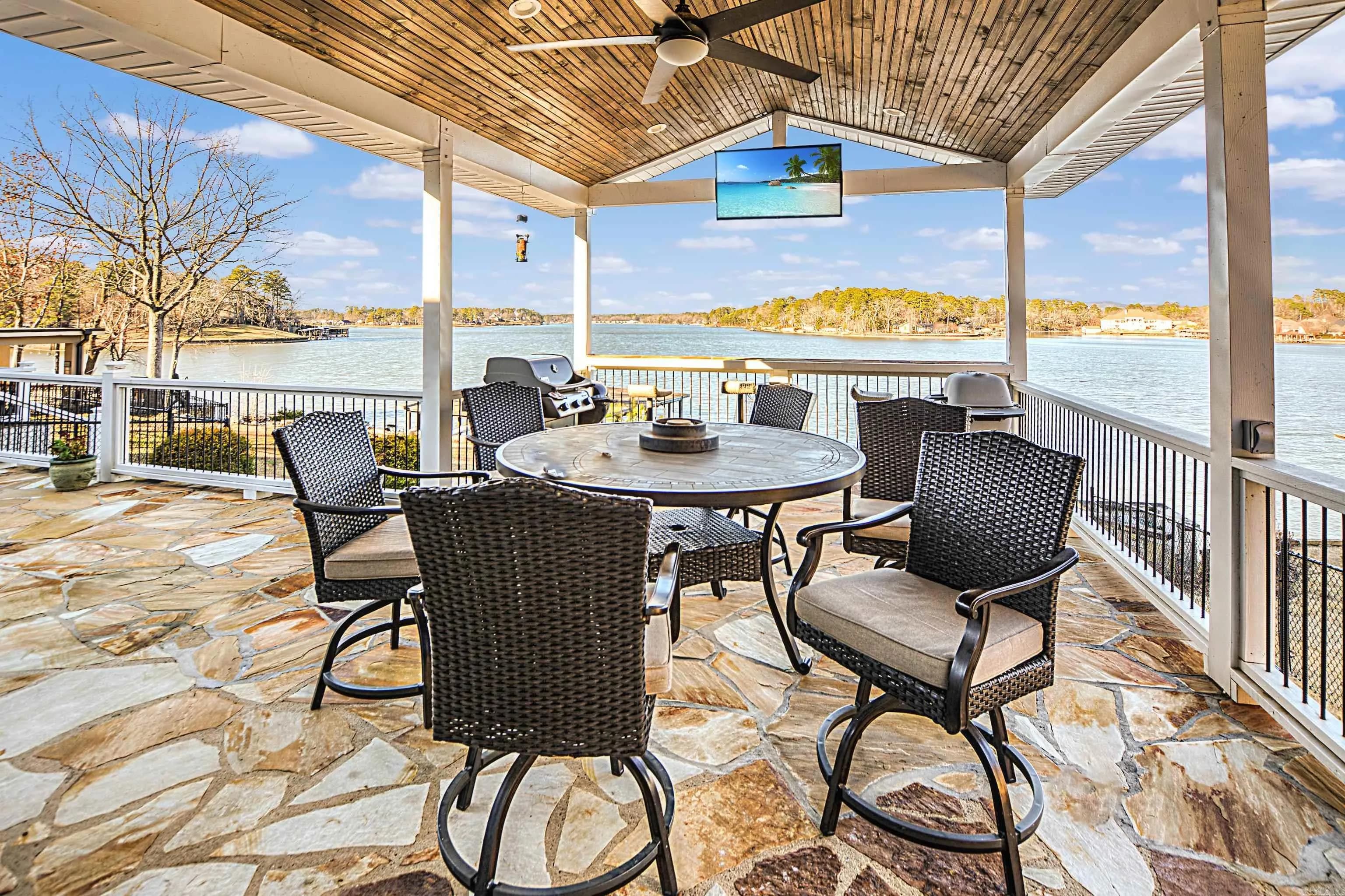 Property at 375  Tanglewood - Image 9