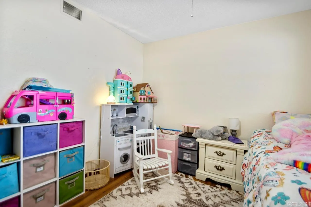 Property at 807  Rosewood - Image 18