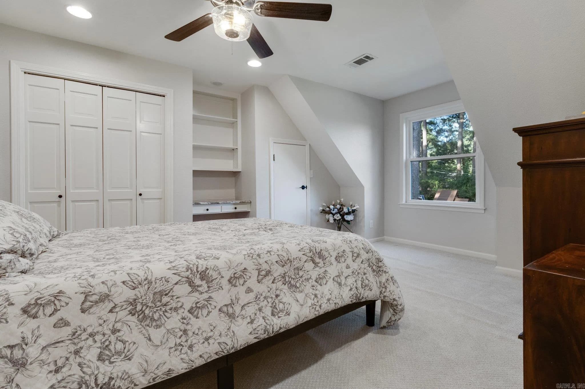 Property at 9  Idylwood - Image 29