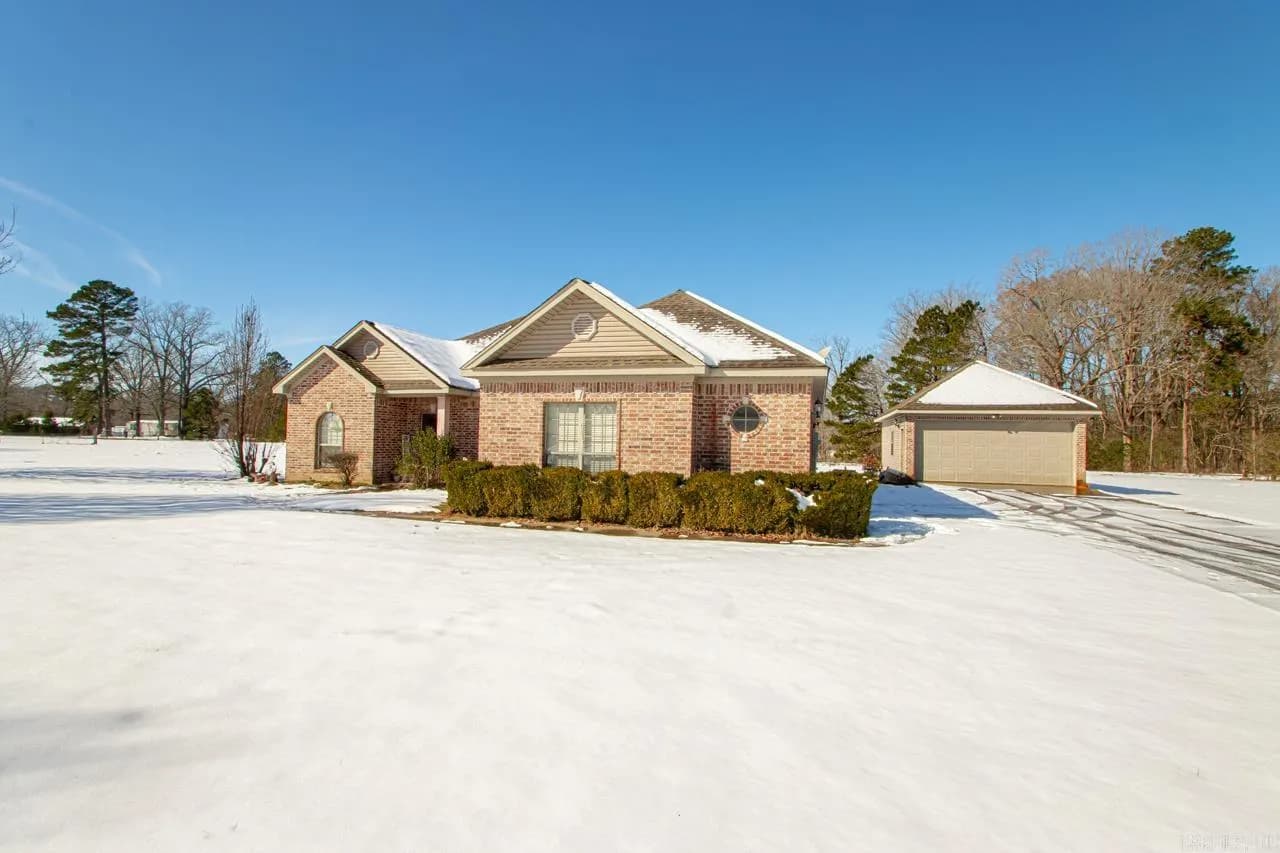 Property at 1001  Ridgewood dr - Image 5