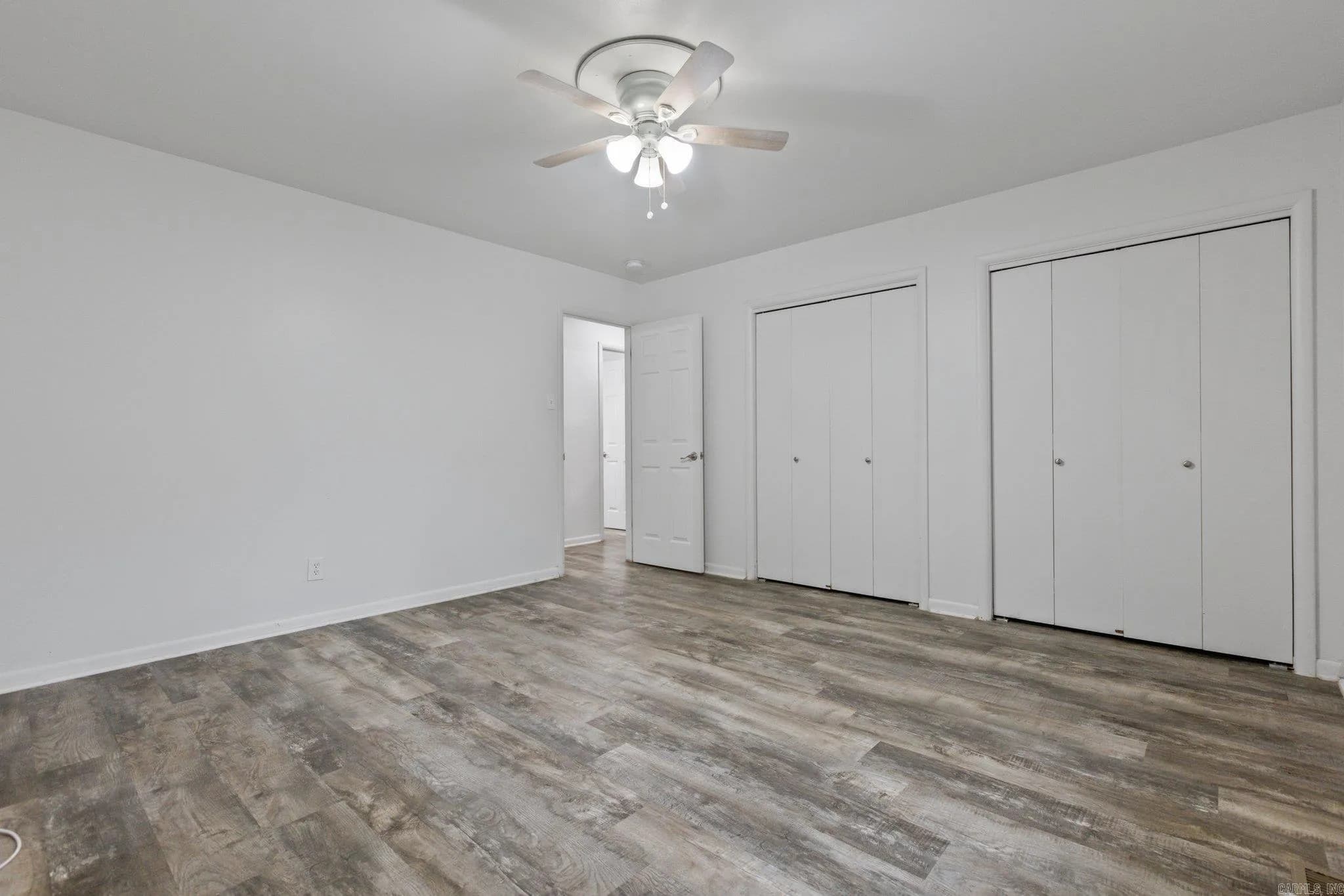 Property at 16107  Arch - Image 18