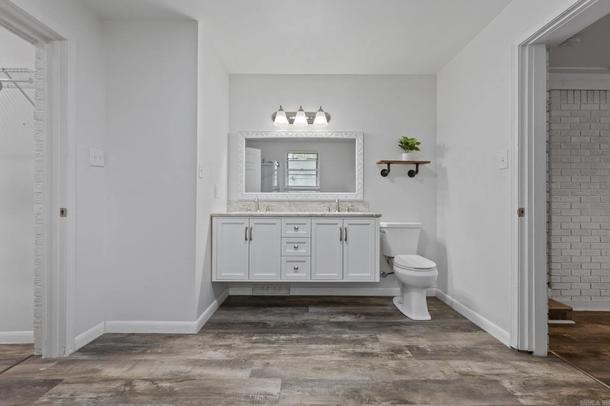 Property at 16107  Arch - Image 13