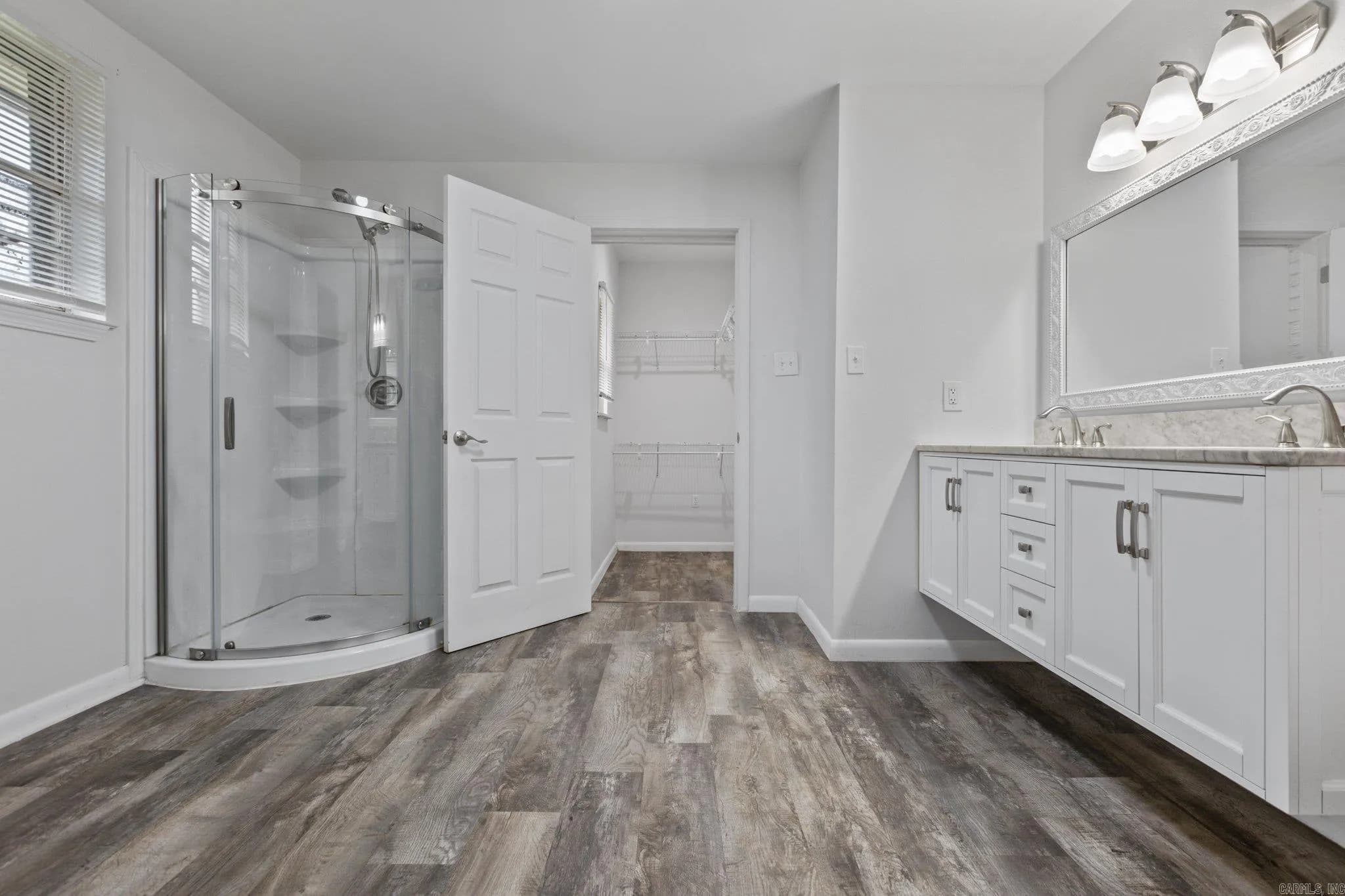 Property at 16107  Arch - Image 15