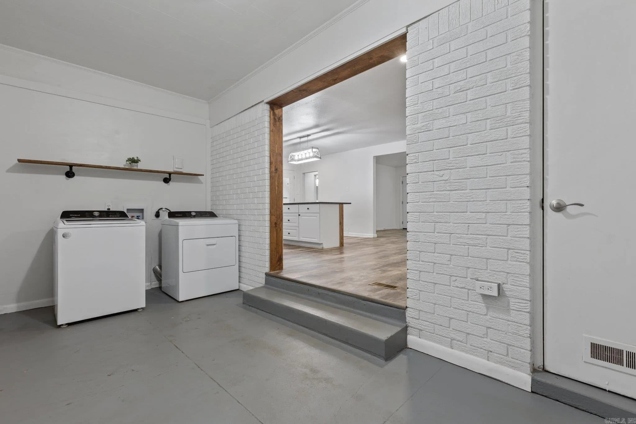 Property at 16107  Arch - Image 16