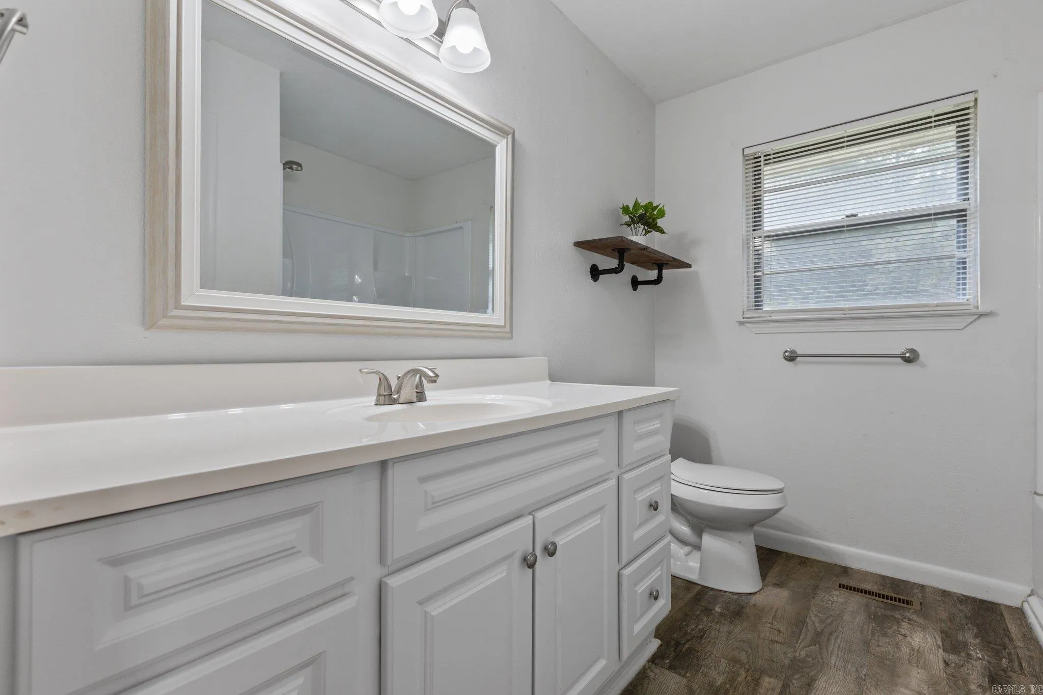Property at 16107  Arch - Image 12