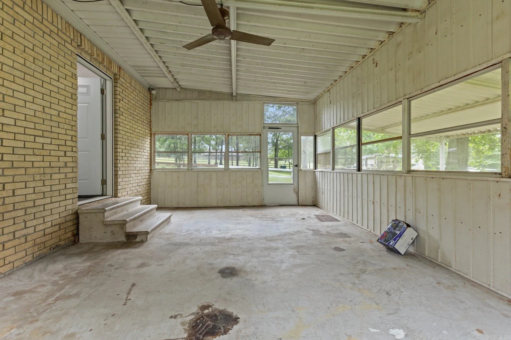 Property at 16107  Arch - Image 26
