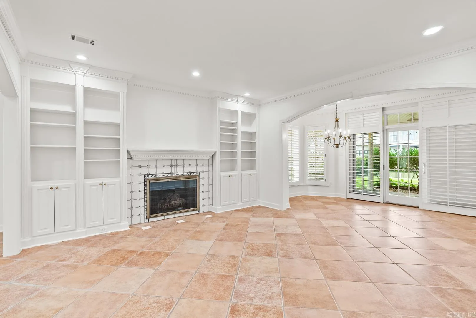 Property at 1809  River heights - Image 19