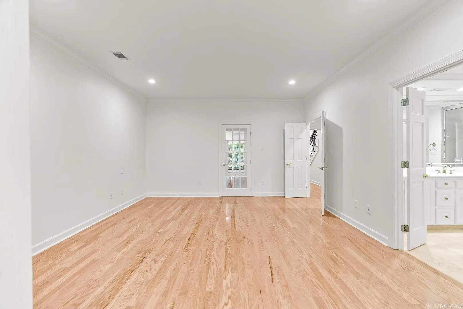 Property at 1809  River heights - Image 28