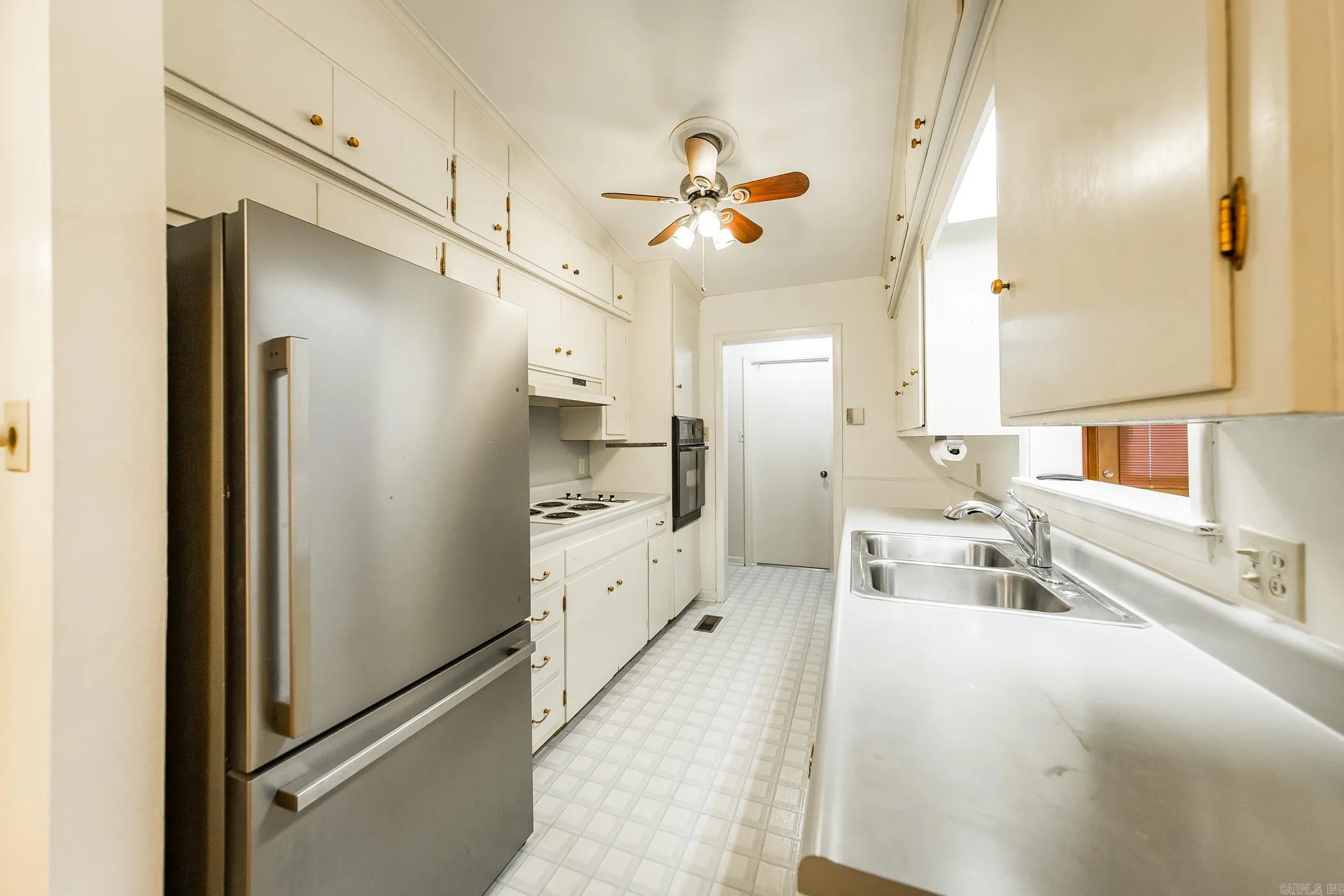 Property at 401  Poinsetta - Image 8