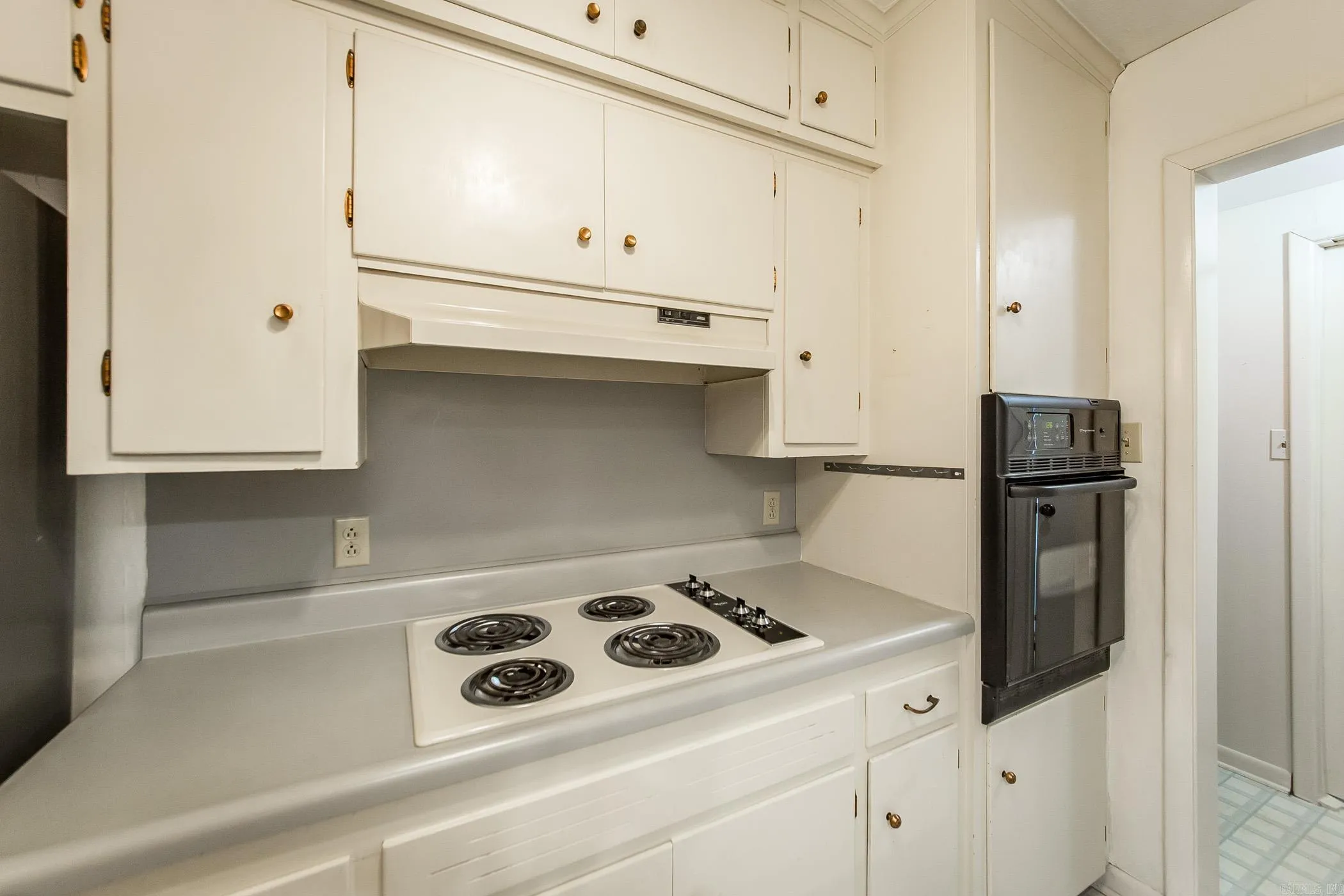 Property at 401  Poinsetta - Image 10