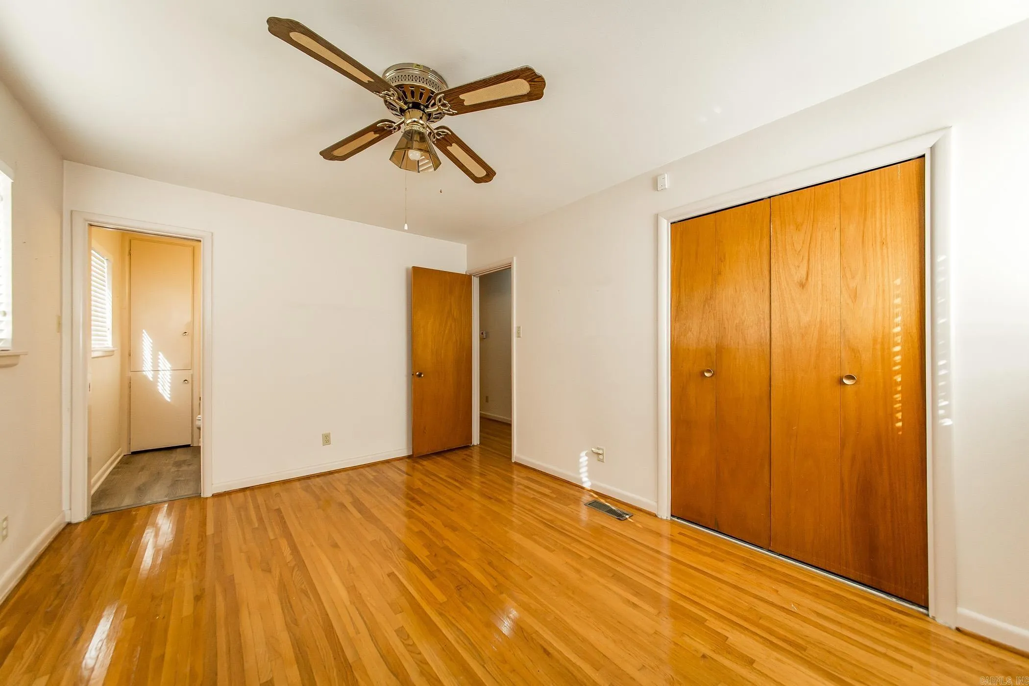 Property at 401  Poinsetta - Image 18