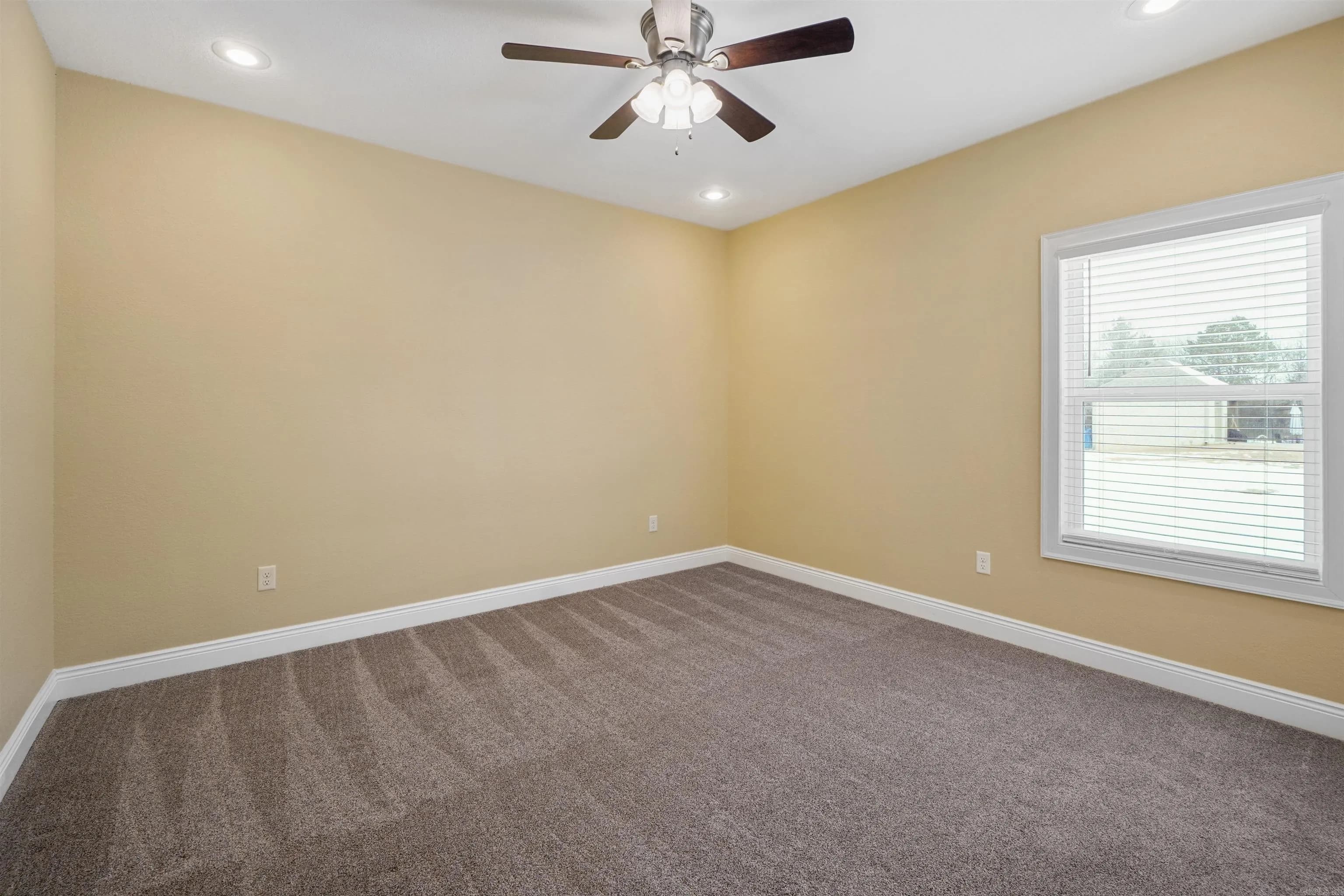 Property at 104  Paiger - Image 12