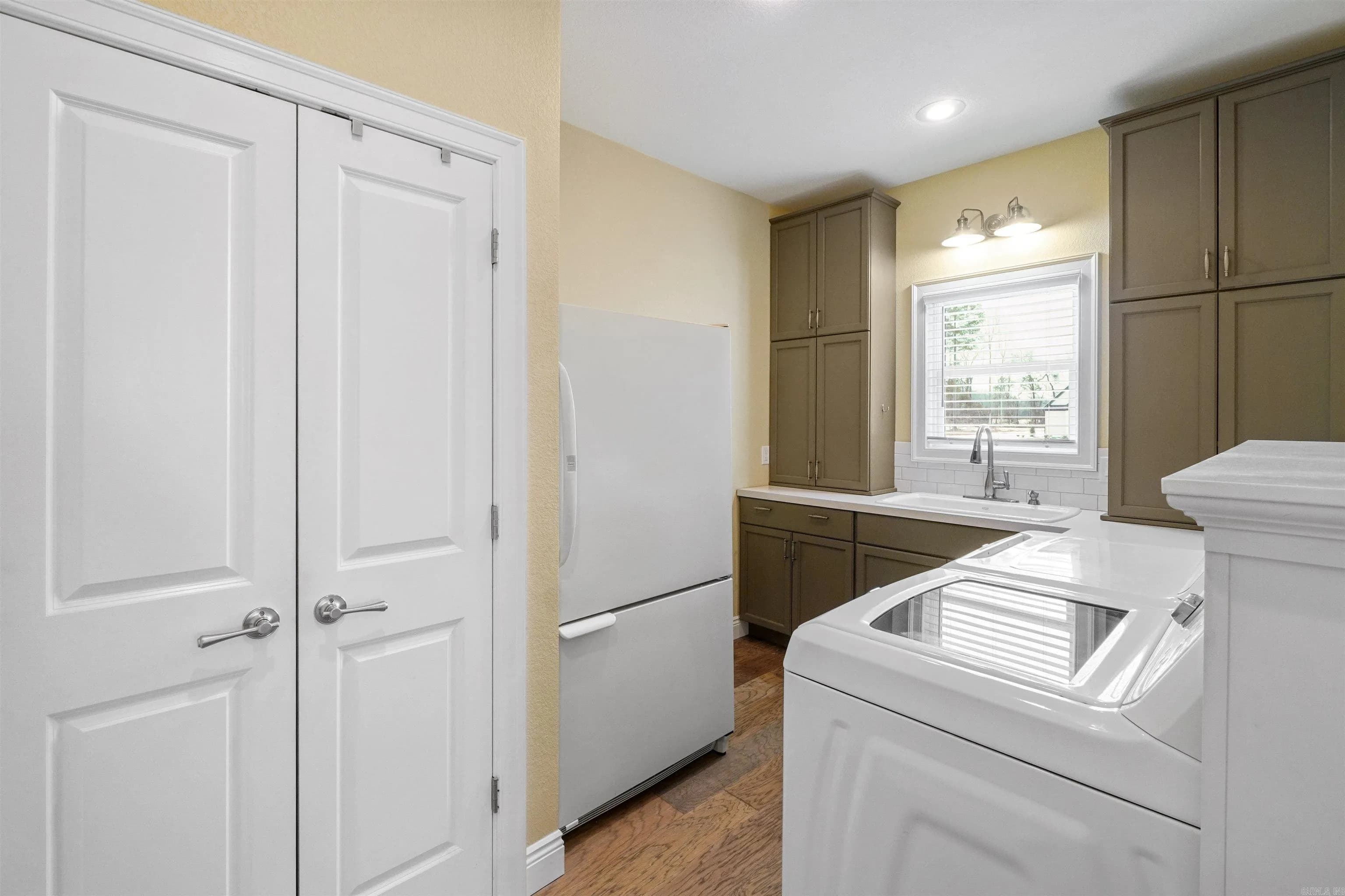 Property at 104  Paiger - Image 10
